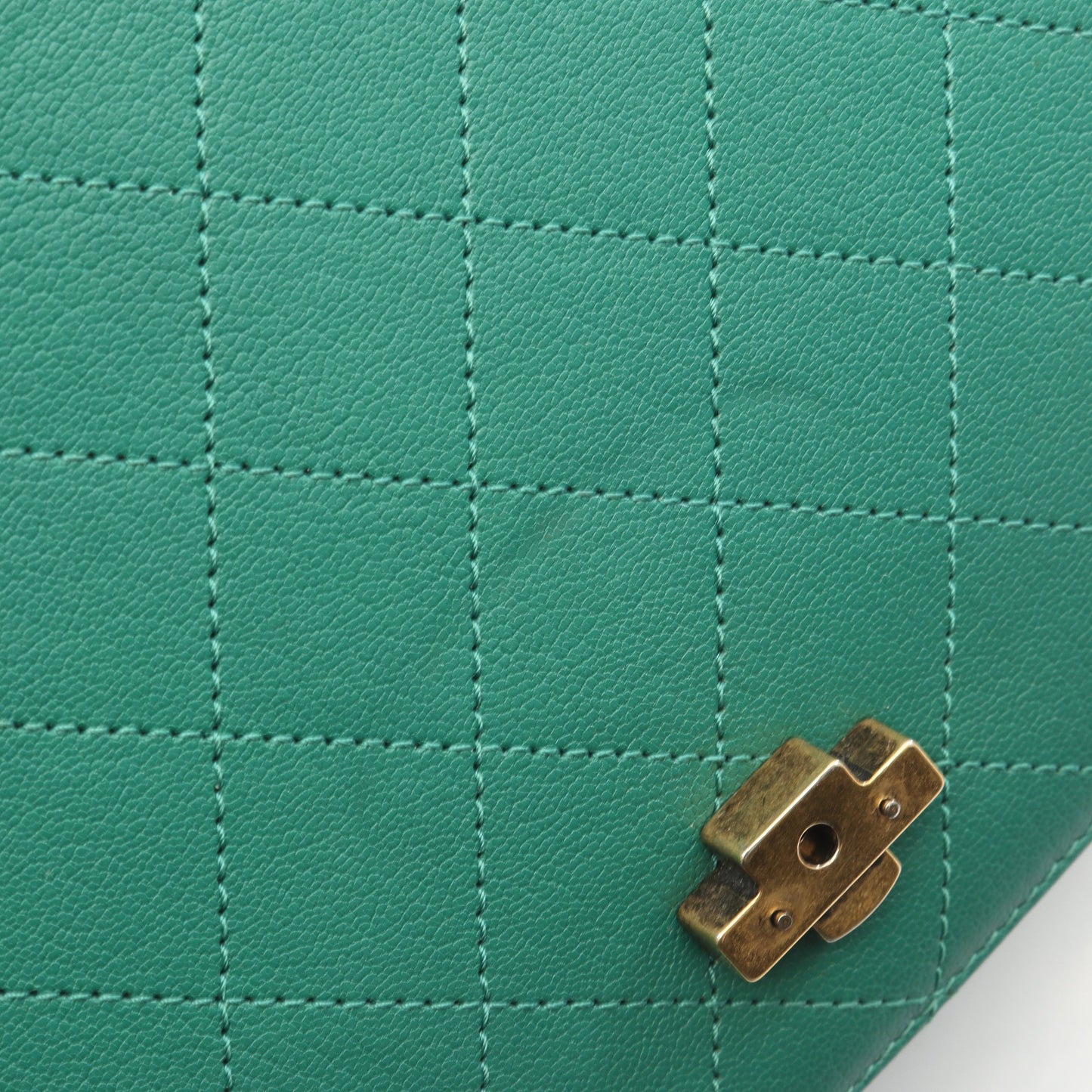マトラッセ 2WAY チェーンショルダーバッグ レザー グリーン ゴールド金具 シャネル