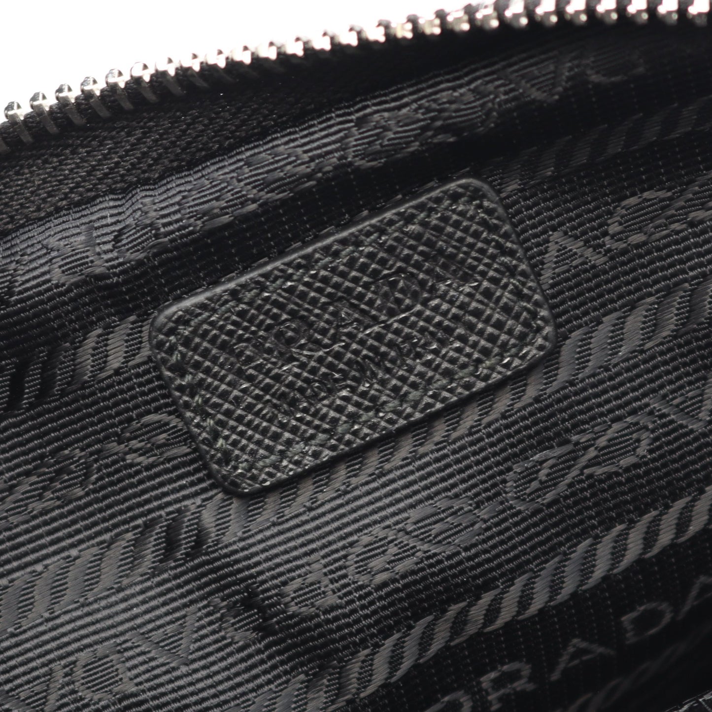Re-Nylon スマートフォンケース ショルダーバッグ ナイロン サフィアーノレザー ブラック プラダ