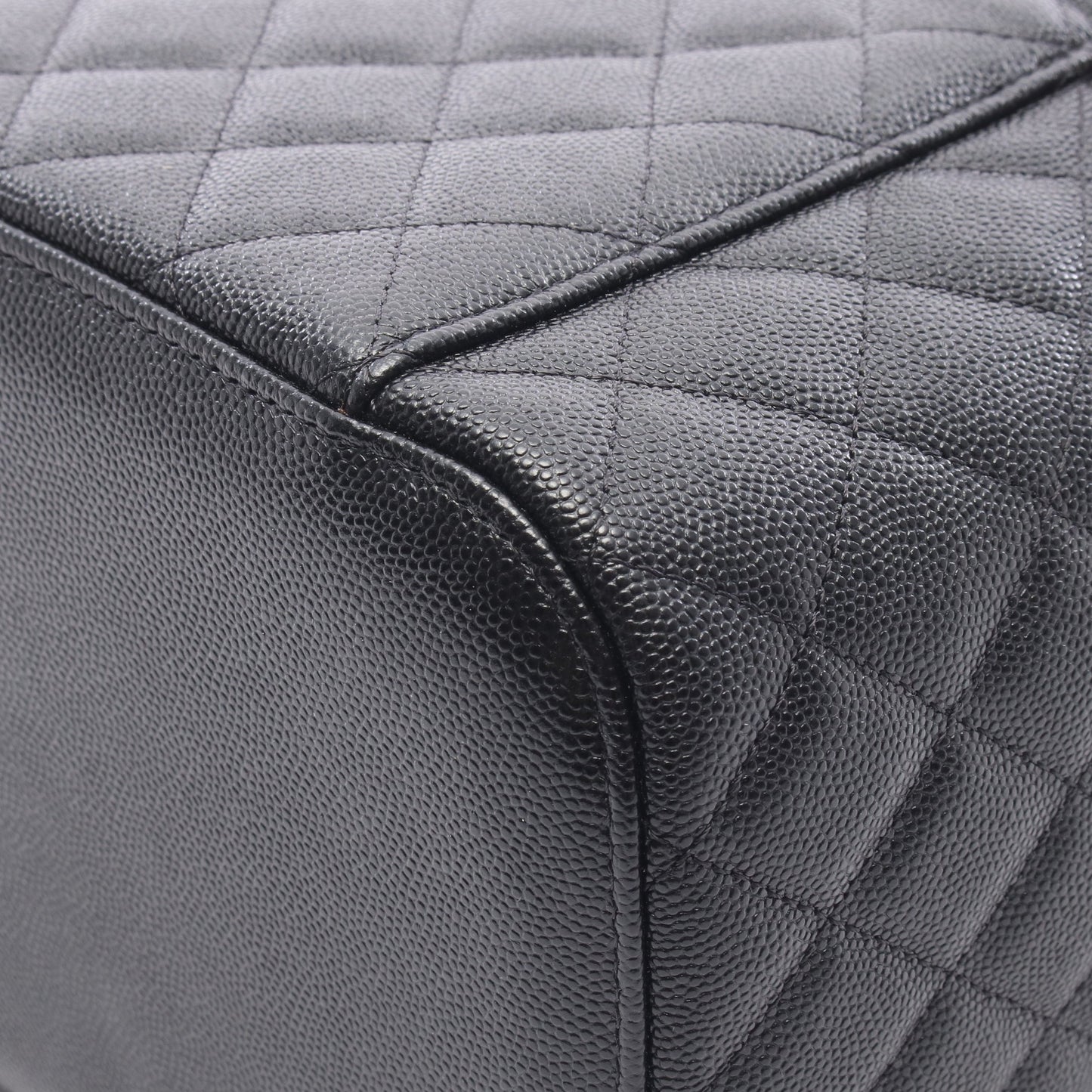 マトラッセ ハンドバッグ キャビアスキン ブラック ゴールド金具 シャネル バッグ CHANEL