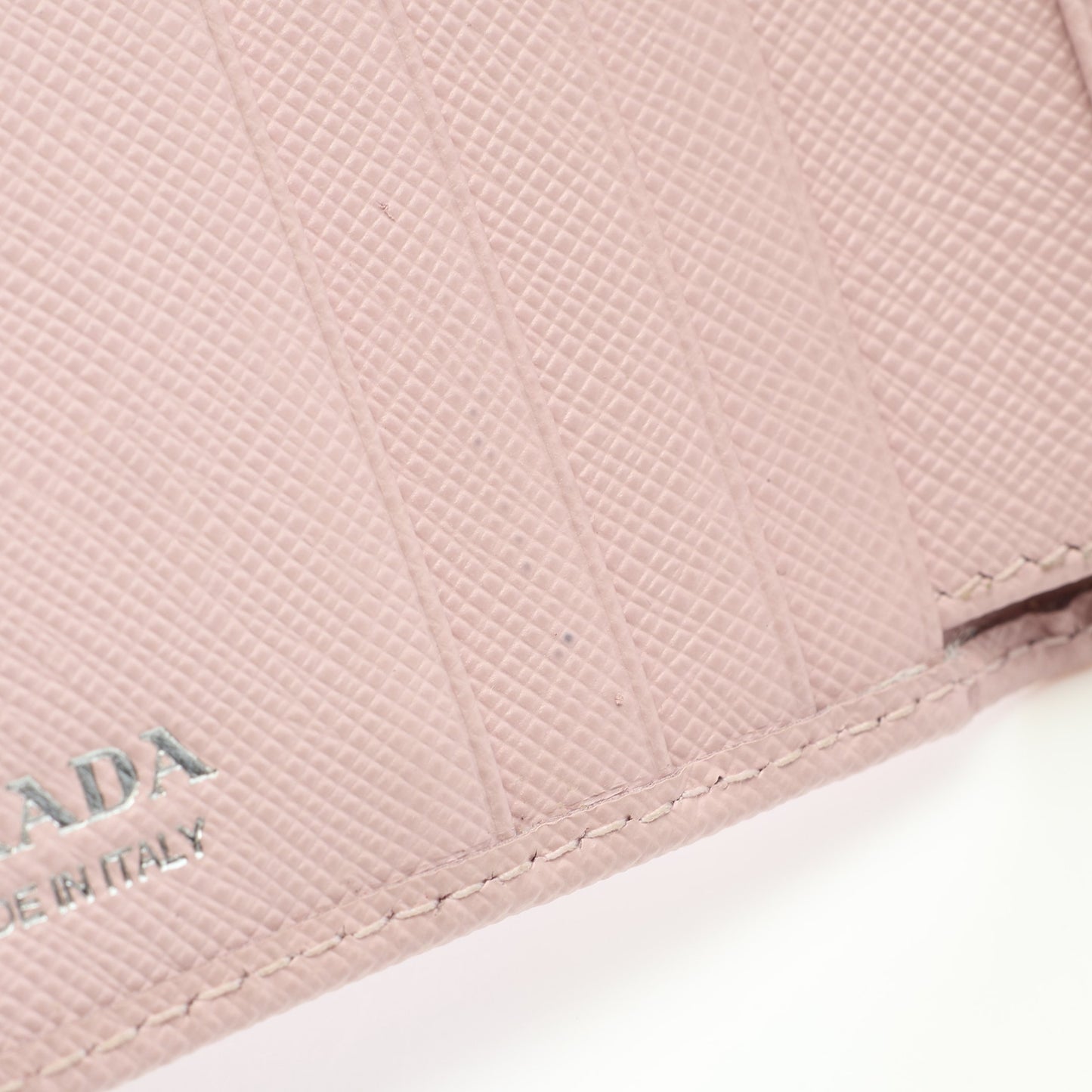 SAFFIANO TRIANG 二つ折り財布 サフィアーノレザー ピンク プラダ