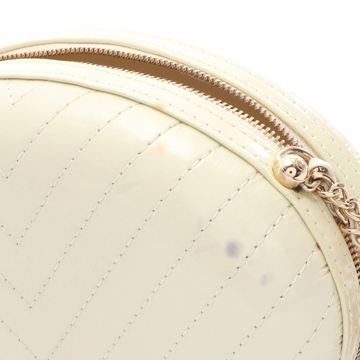 LA PAUSA シェブロン Vステッチ チェーンショルダーバッグ レザー ベージュ マルチカラー ゴールド金具 シャネル バッグ CHANEL