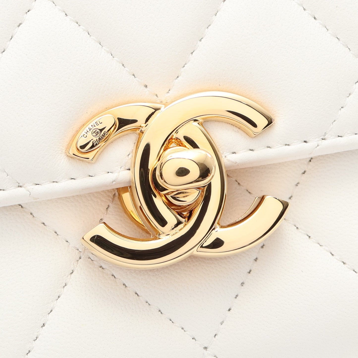 マトラッセ トップハンドル チェーンショルダーバッグ ラムスキン ホワイト ゴールド金具 シャネル バッグ CHANEL