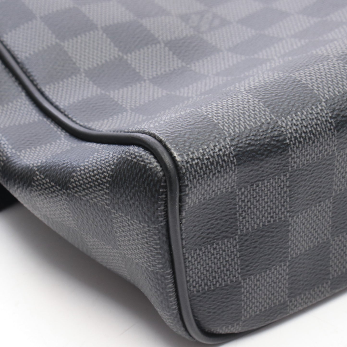 ディストリクト MM NM ダミエグラフィット ショルダーバッグ PVC レザー ブラック ルイヴィトン バッグ LOUIS VUITTON