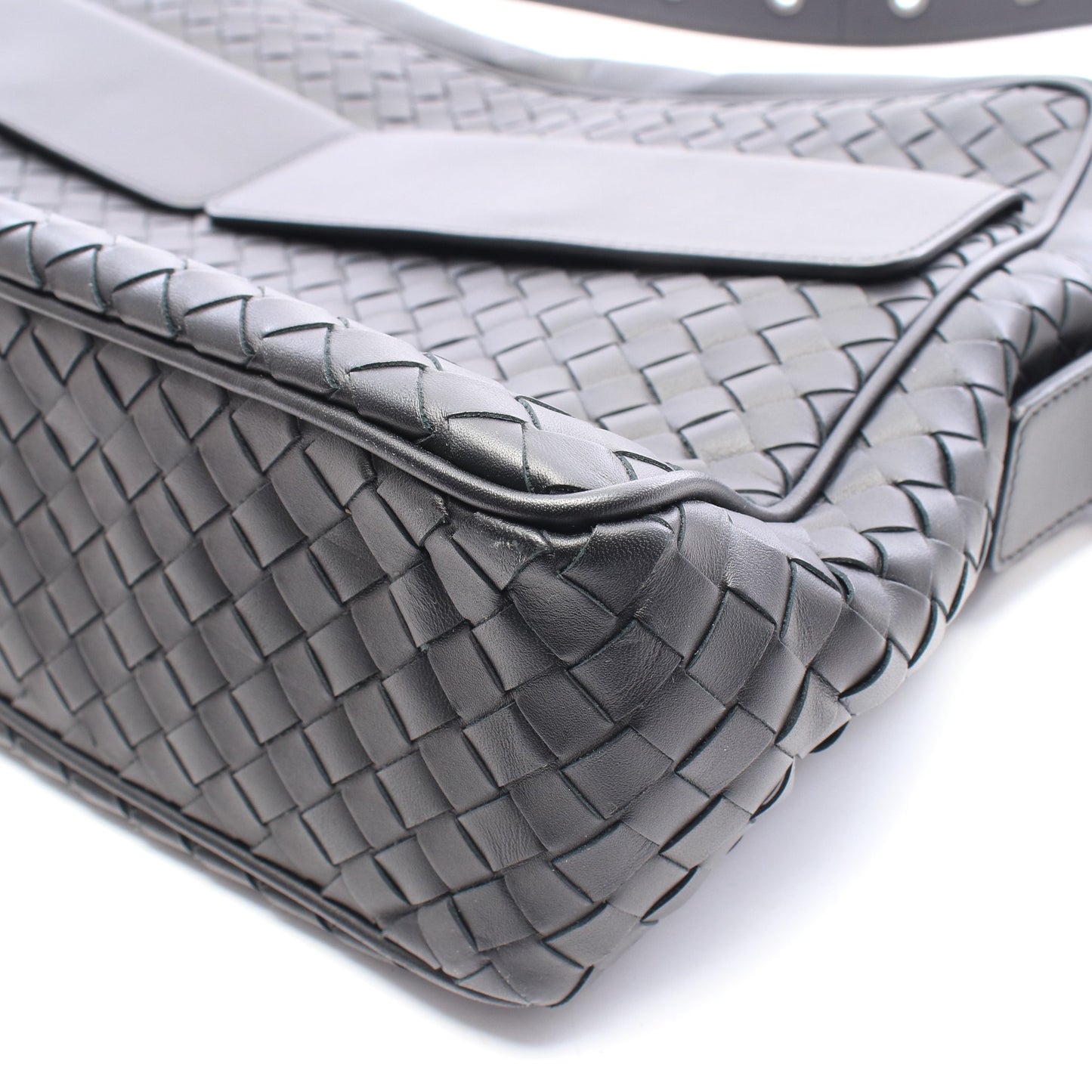 イントレチャート ショルダーバッグ レザー ブラック ボッテガヴェネタ バッグ BOTTEGA VENETA