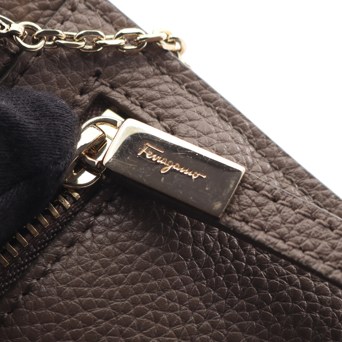 ガンチーニ スタッズ チェーンショルダーバッグ レザー グレーベージュ サルヴァトーレフェラガモ バッグ Salvatore Ferragamo