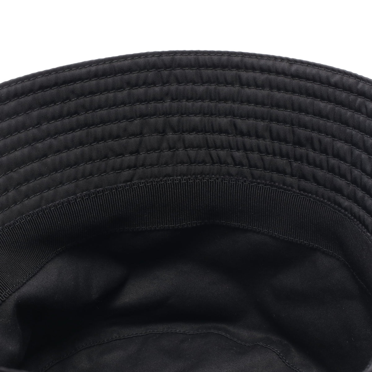 Re-Nylon 三角プレート バケット ハット ナイロン ブラック プラダ