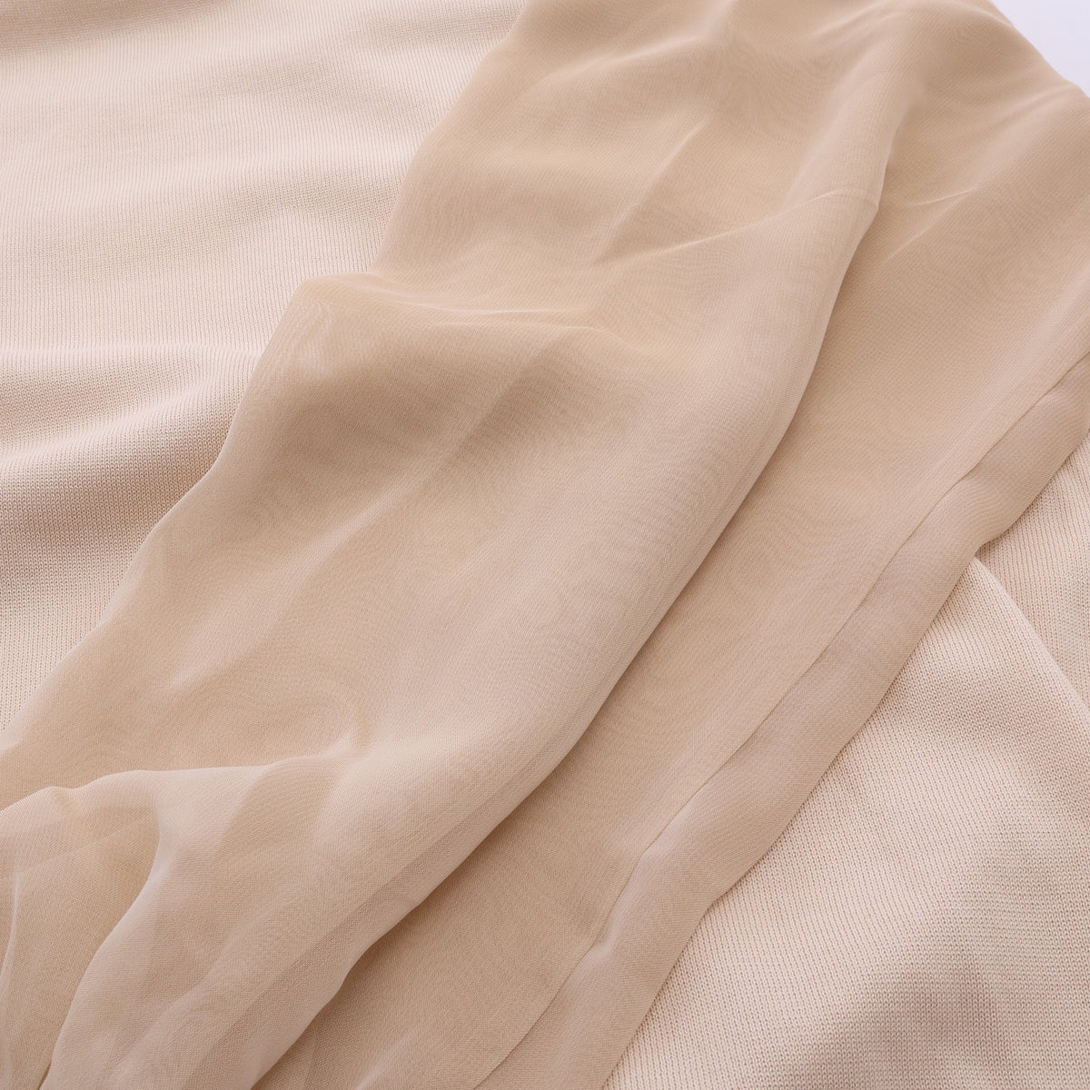 CREW NECK SWEATER DRESS WITH SHEER SLEEVES ニットワンピース コットン ライトベージュ ハイク ワンピース HYKE