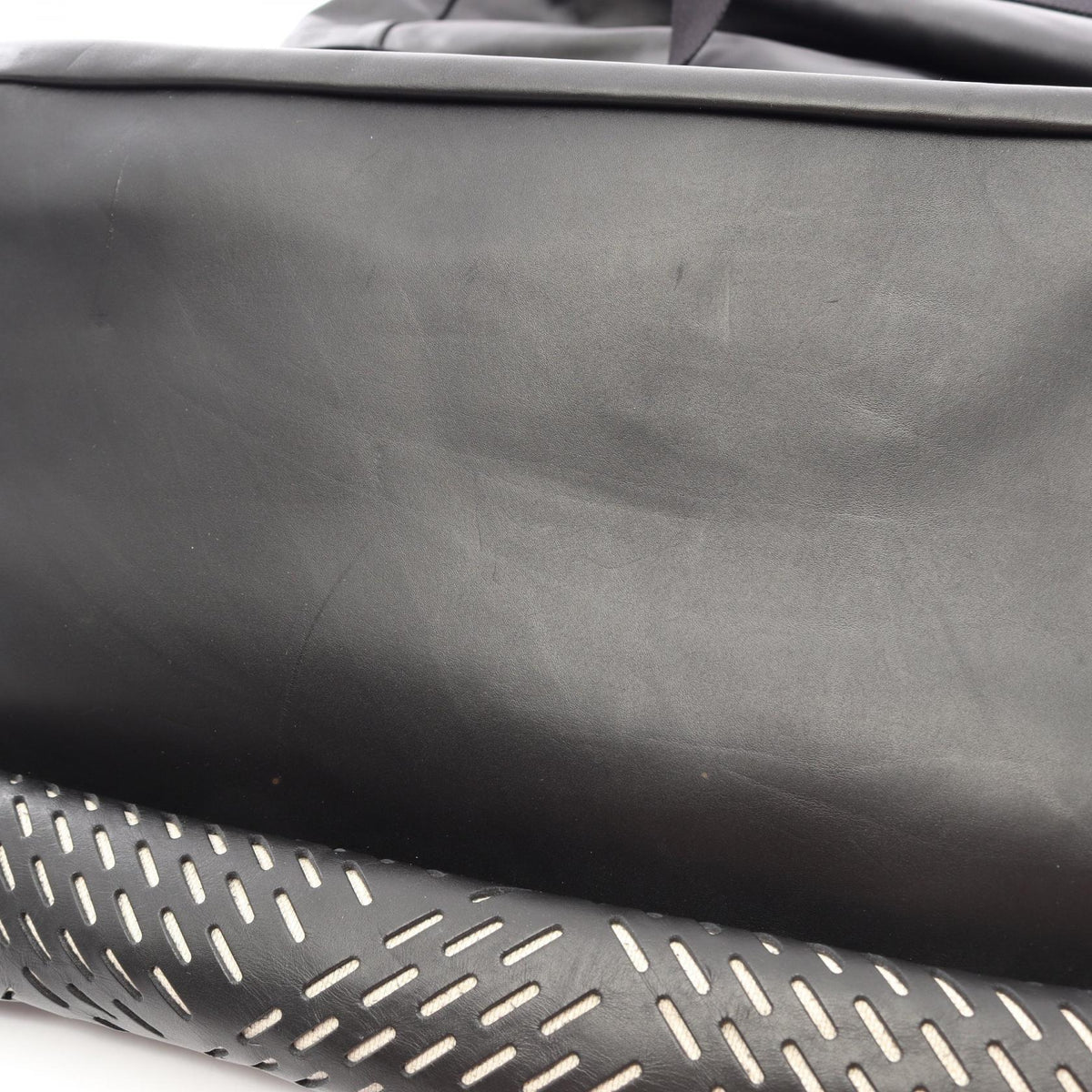 ボッテガヴェネタ PERFORATED パーフォレイテッド メッセンジャーバッグ ショルダーバッグ ブラック系 バッグ BOTTEGA VENETA