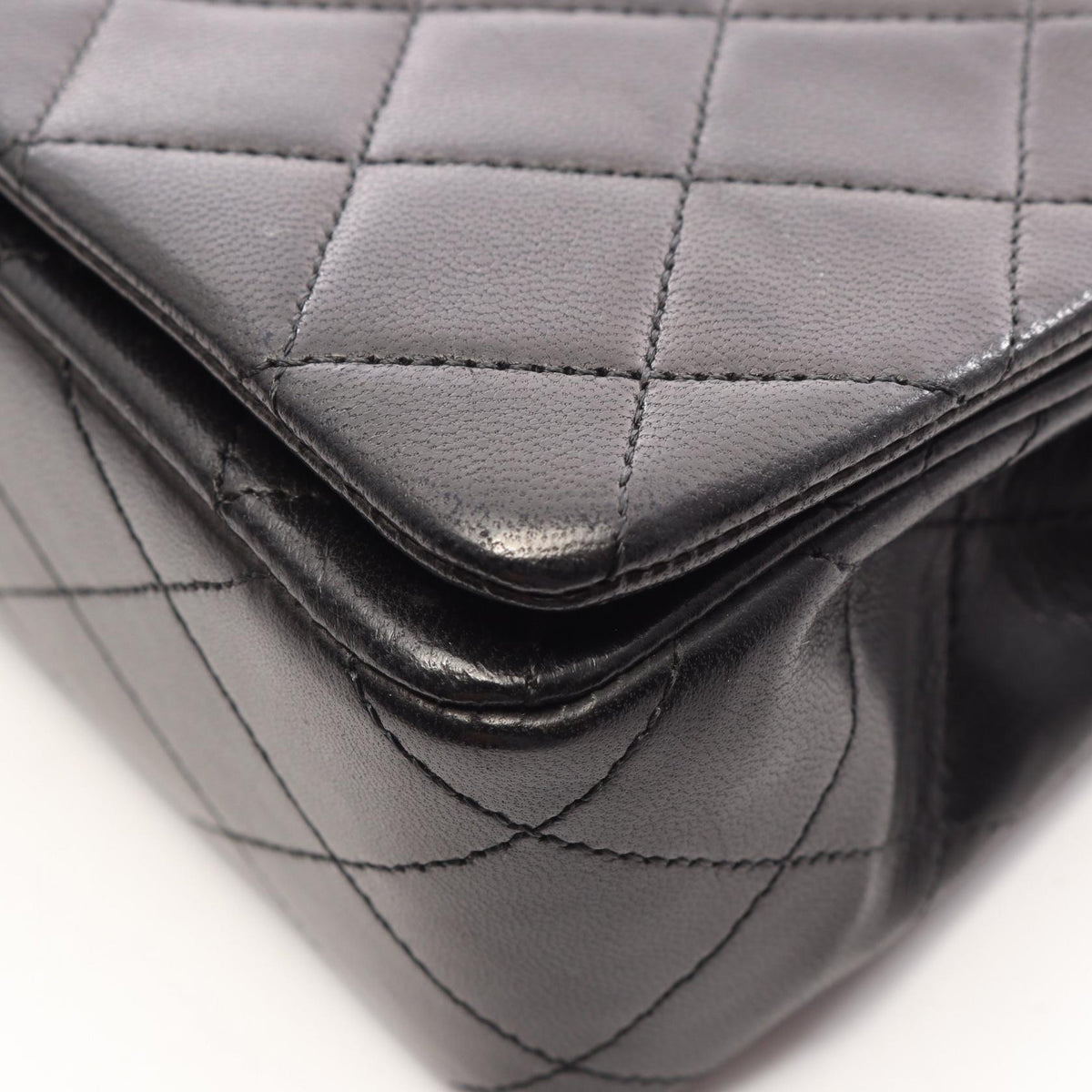 シャネル ミニマトラッセ フルフラップ ショルダーバッグ ブラック系 バッグ CHANEL