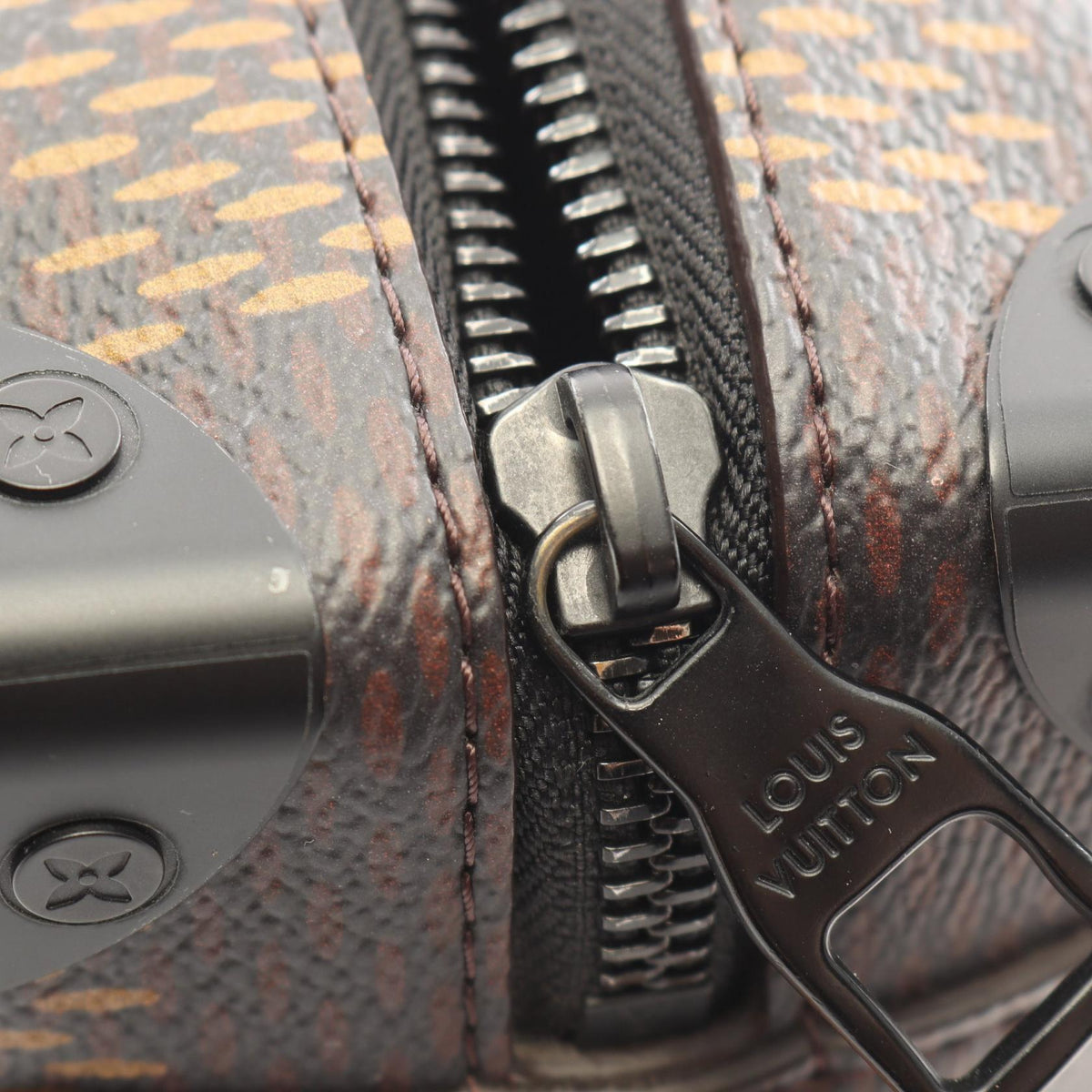 ルイ・ヴィトン NIGO ミニ ソフトトランク ショルダーバッグ ブラウン系 バッグ LOUIS VUITTON