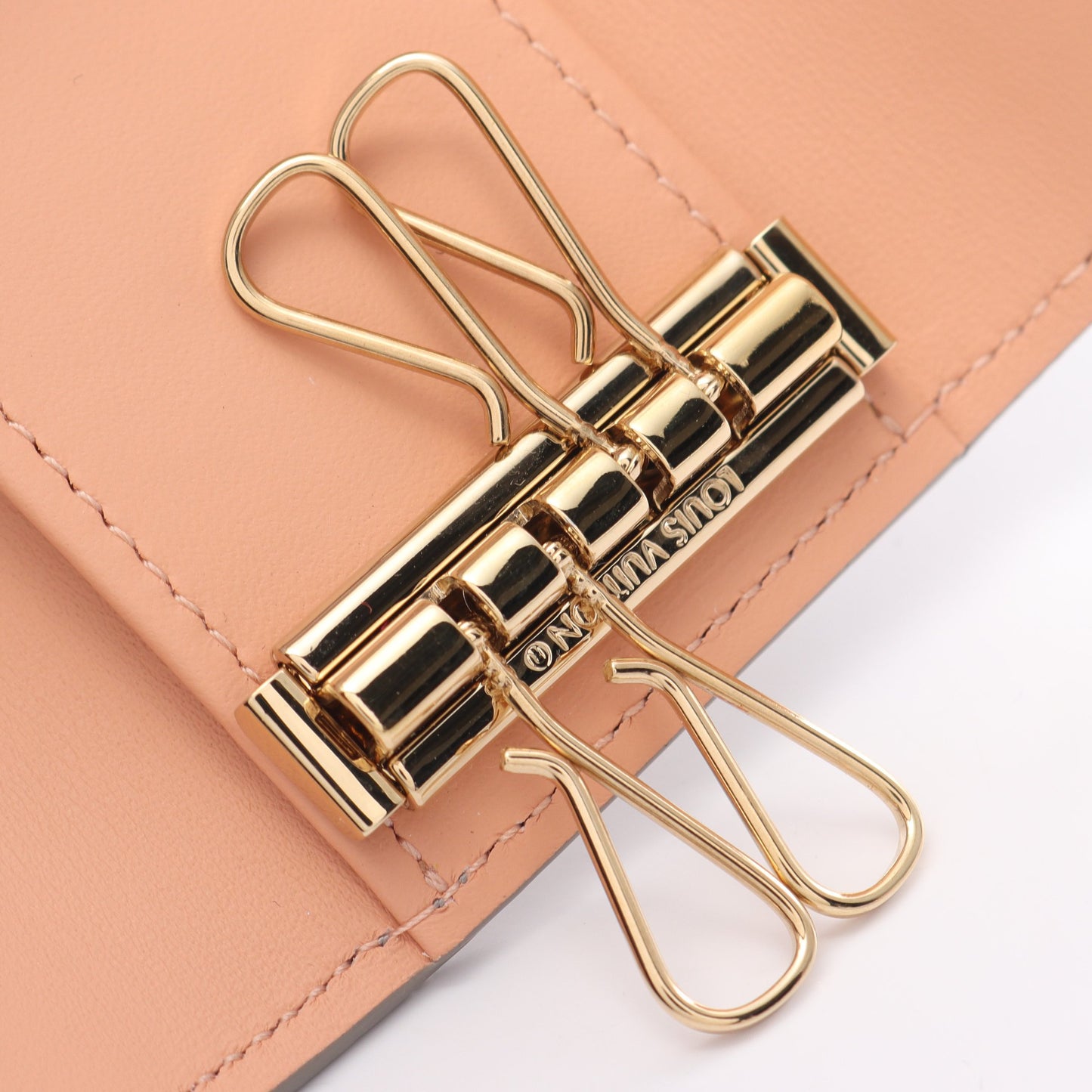 ミュルティクレ 4 モノグラムマヒナ 4連 キーケース レザー ベージュ マルチカラー ルイヴィトン 財布・小物 LOUIS VUITTON