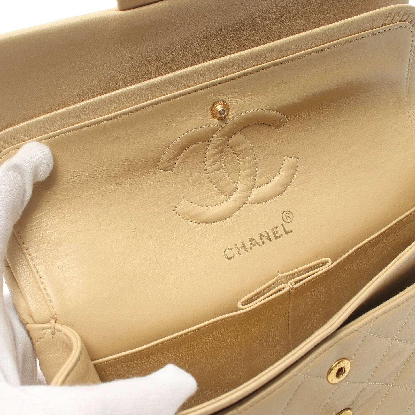 マトラッセ Wフラップ Wチェーンショルダーバッグ ラムスキン ベージュ ゴールド金具 シャネル バッグ CHANEL