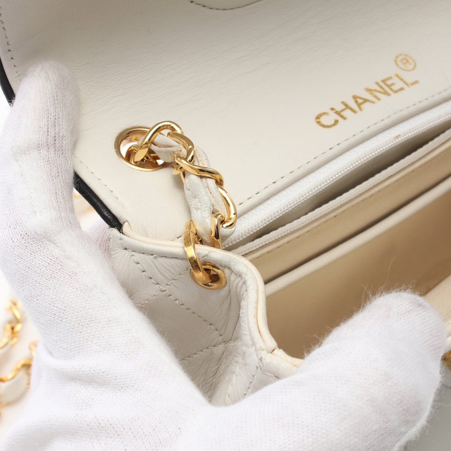ミニマトラッセ チェーンショルダーバッグ レザー ホワイト ブラック ゴールド金具 ヴィンテージ シャネル バッグ CHANEL