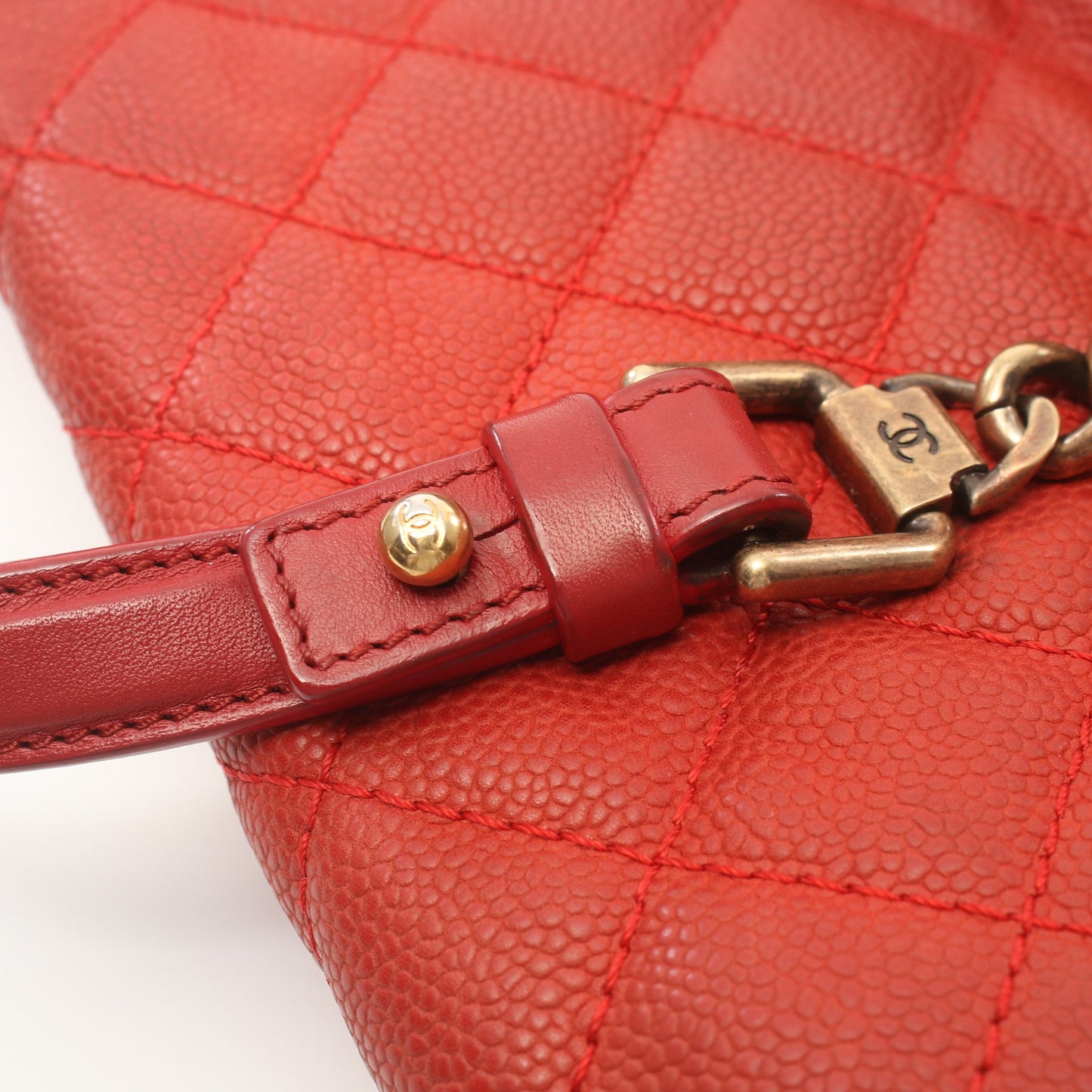 マトラッセ チェーンショルダーバッグ キャビアスキン レッド アンティークゴールド金具 2WAY シャネル バッグ CHANEL