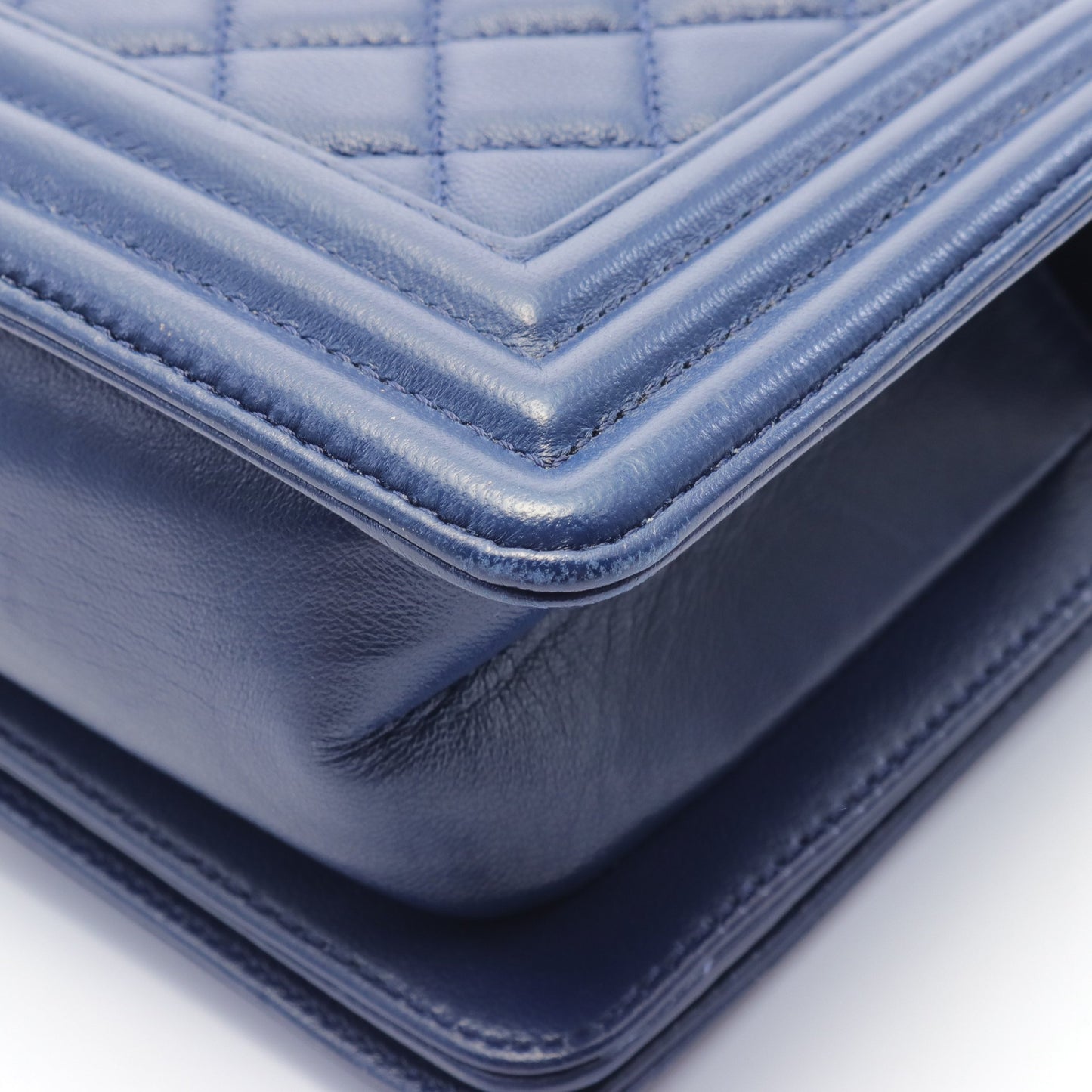 ボーイシャネル スモール マトラッセ チェーンショルダーバッグ ラムスキン ネイビー アンティークシルバー金具 シャネル バッグ CHANEL