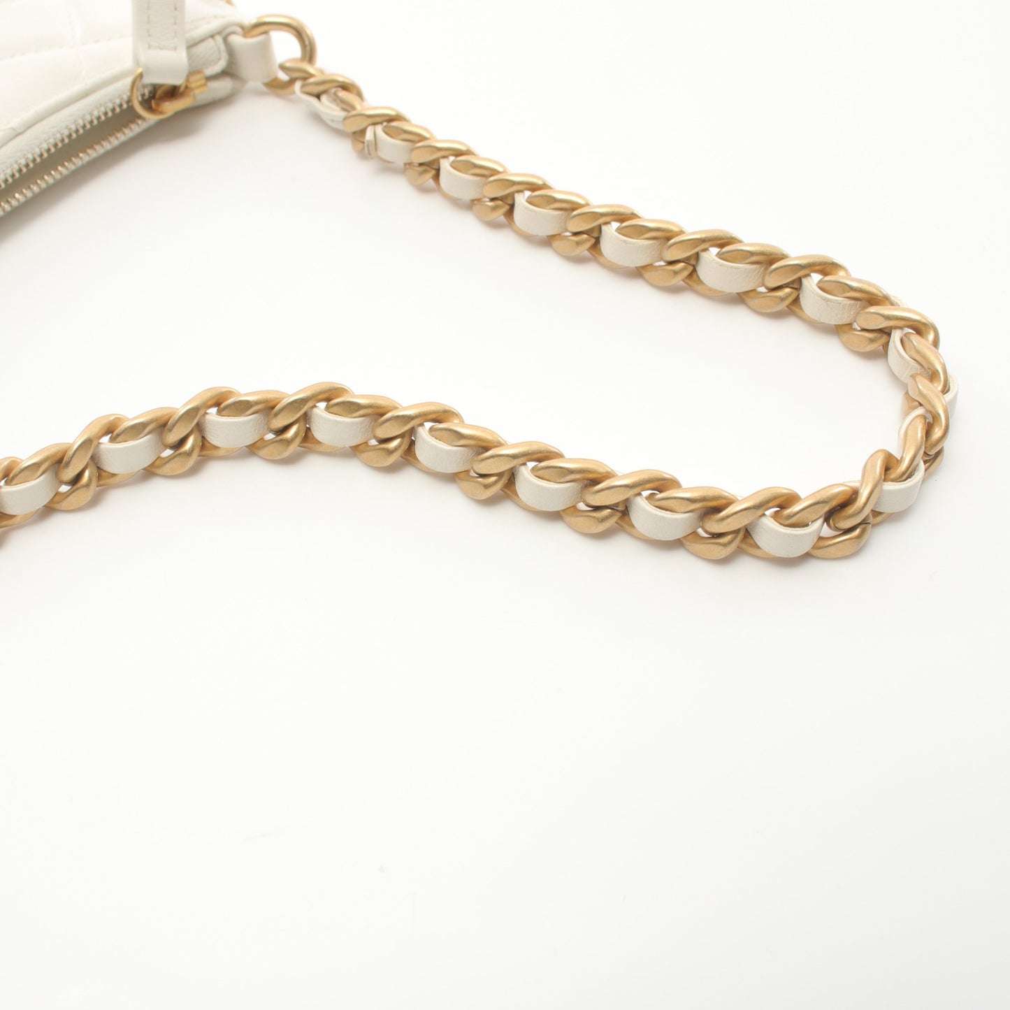 チェーンショルダーバッグ ラムスキン オフホワイト ゴールド金具 シャネル バッグ CHANEL