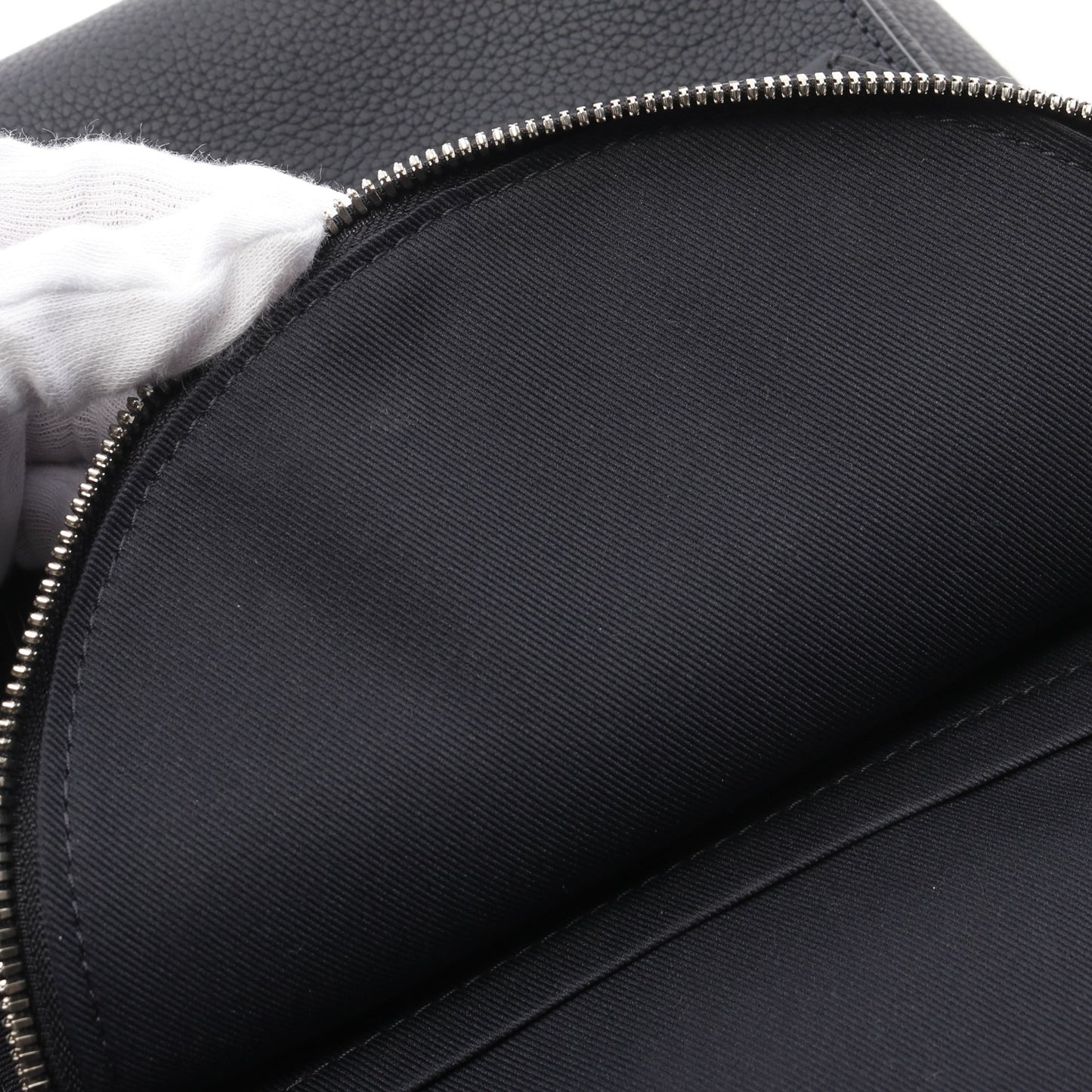 パイロット スリングバッグ LV アエログラム アンクル ボディバッグ レザー ダークネイビー ルイヴィトン バッグ LOUIS VUITTON