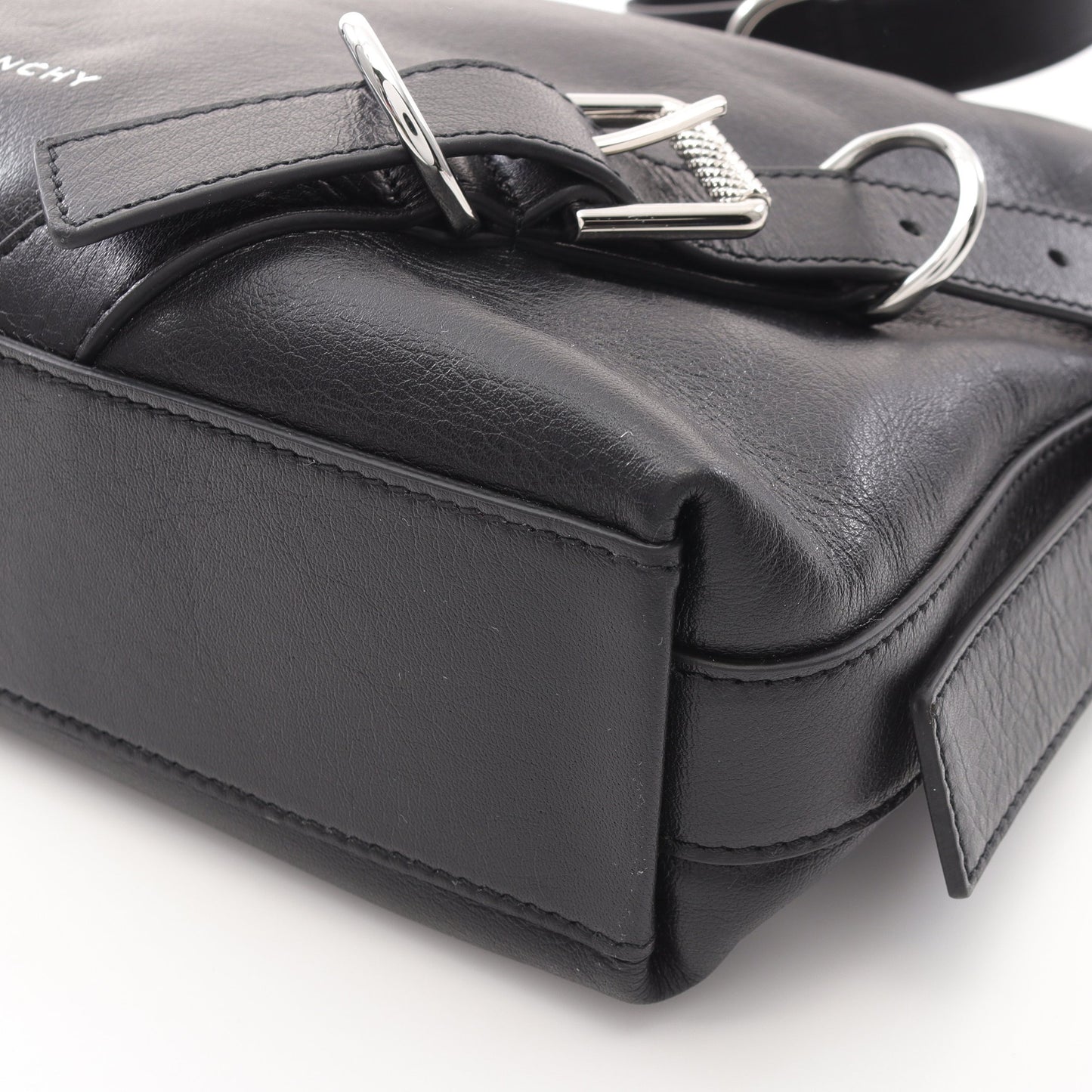 VOYOU ヴォワイユー クロスボディバッグ ショルダーバッグ レザー ブラック ジバンシィ バッグ GIVENCHY