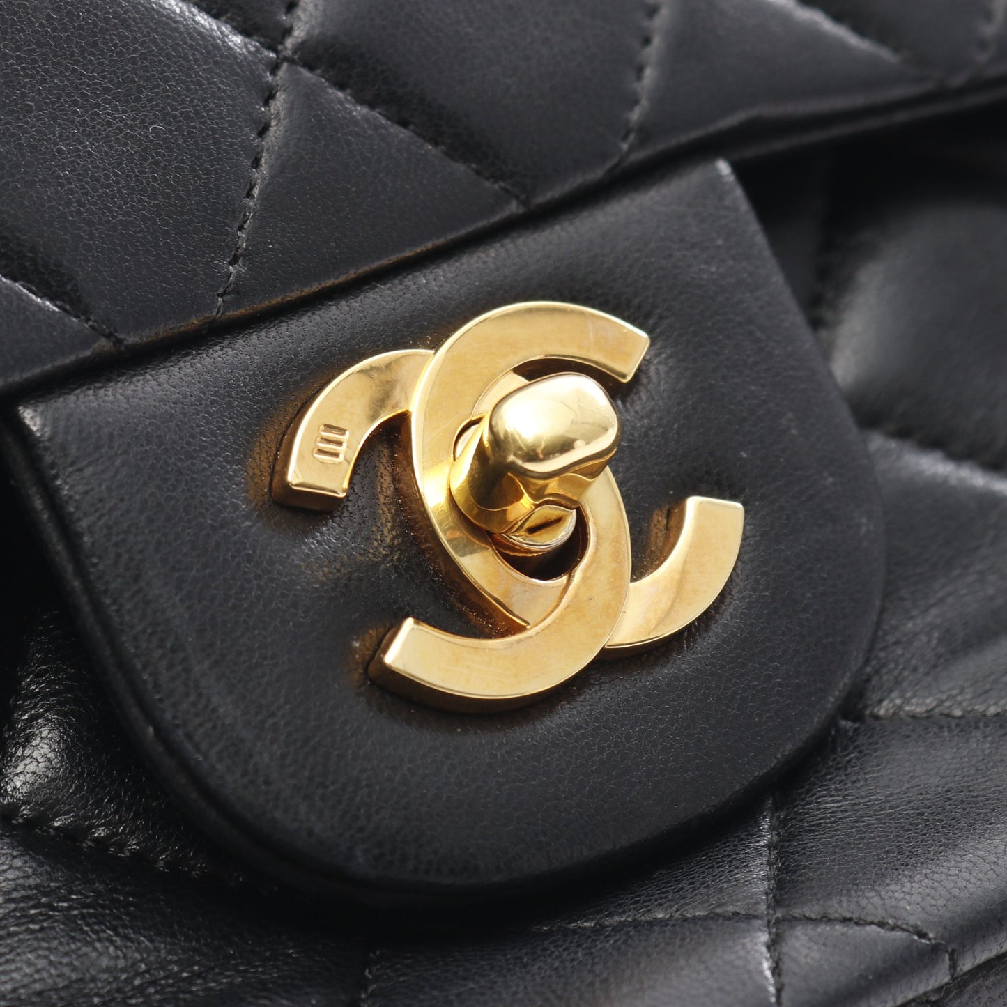 マトラッセ Wフラップ Wチェーンショルダーバッグ ラムスキン ブラック ゴールド金具 ヴィンテージ シャネル バッグ CHANEL