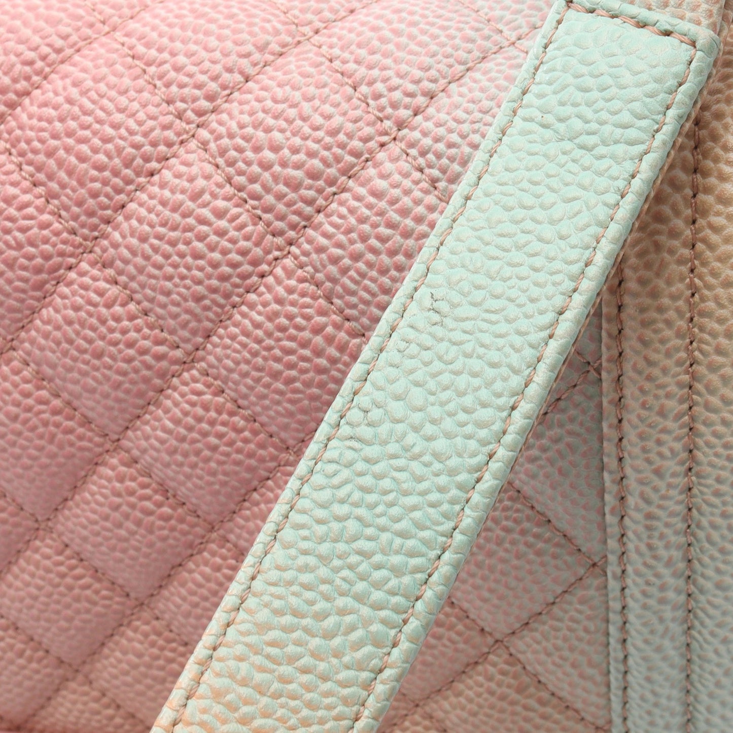 ボーイシャネル レインボー チェーンショルダーバッグ キャビアスキン ピンク ライトブルー シルバー金具 シャネル バッグ CHANEL