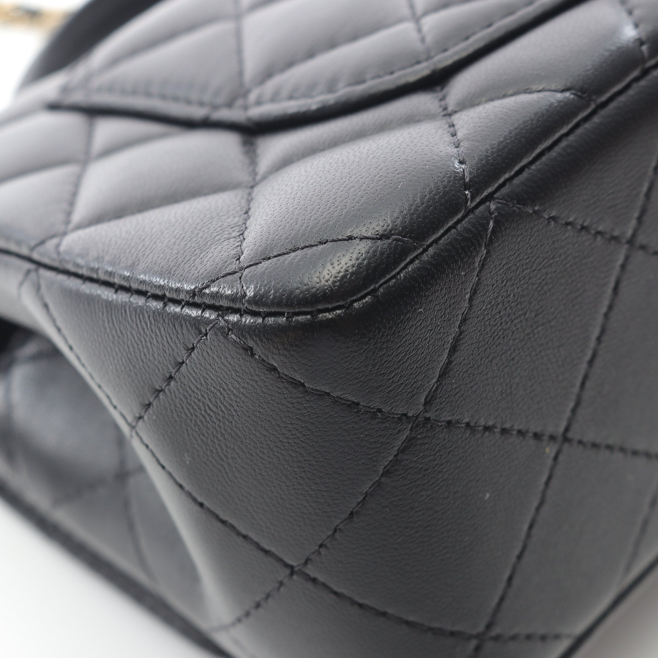 CHANEL【鑑定済】ラムスキンショルダー CHANEL ラムスキン マトラッセ チェーンショルダーバッグ ブラック