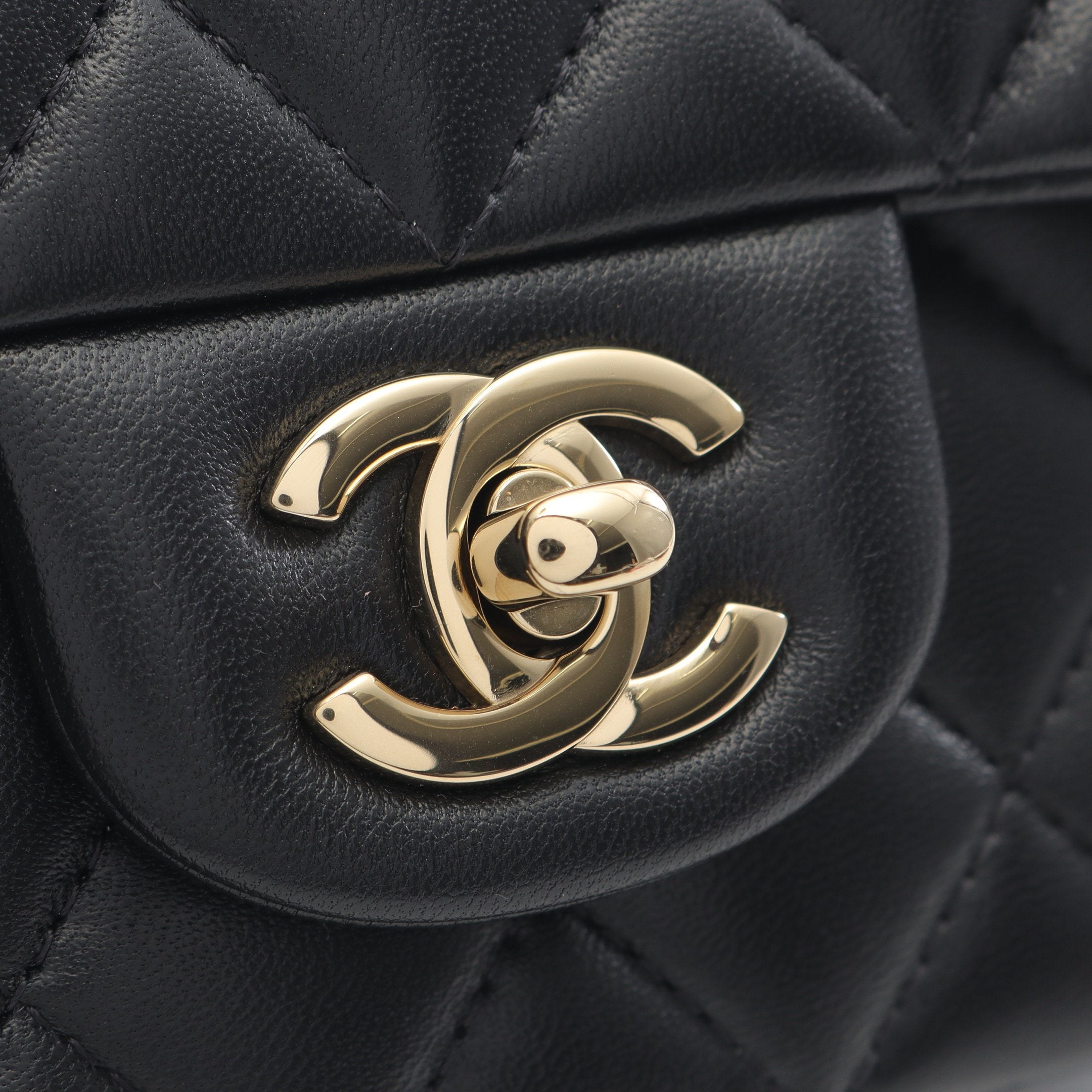 CHANEL シャネル マトラッセ トップハンドルXXS チェーン ショルダーバッグ ソーブラック ラムスキン ブラック金具 AS2431 CHANEL（シャネル） マトラッセ トップハンドル ミニフラップ チェーン