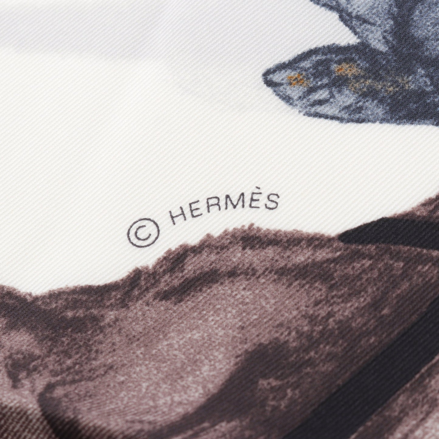 カレ70 LES BASSETS スカーフ シルク ホワイト マルチカラー エルメス 財布・小物 HERMES