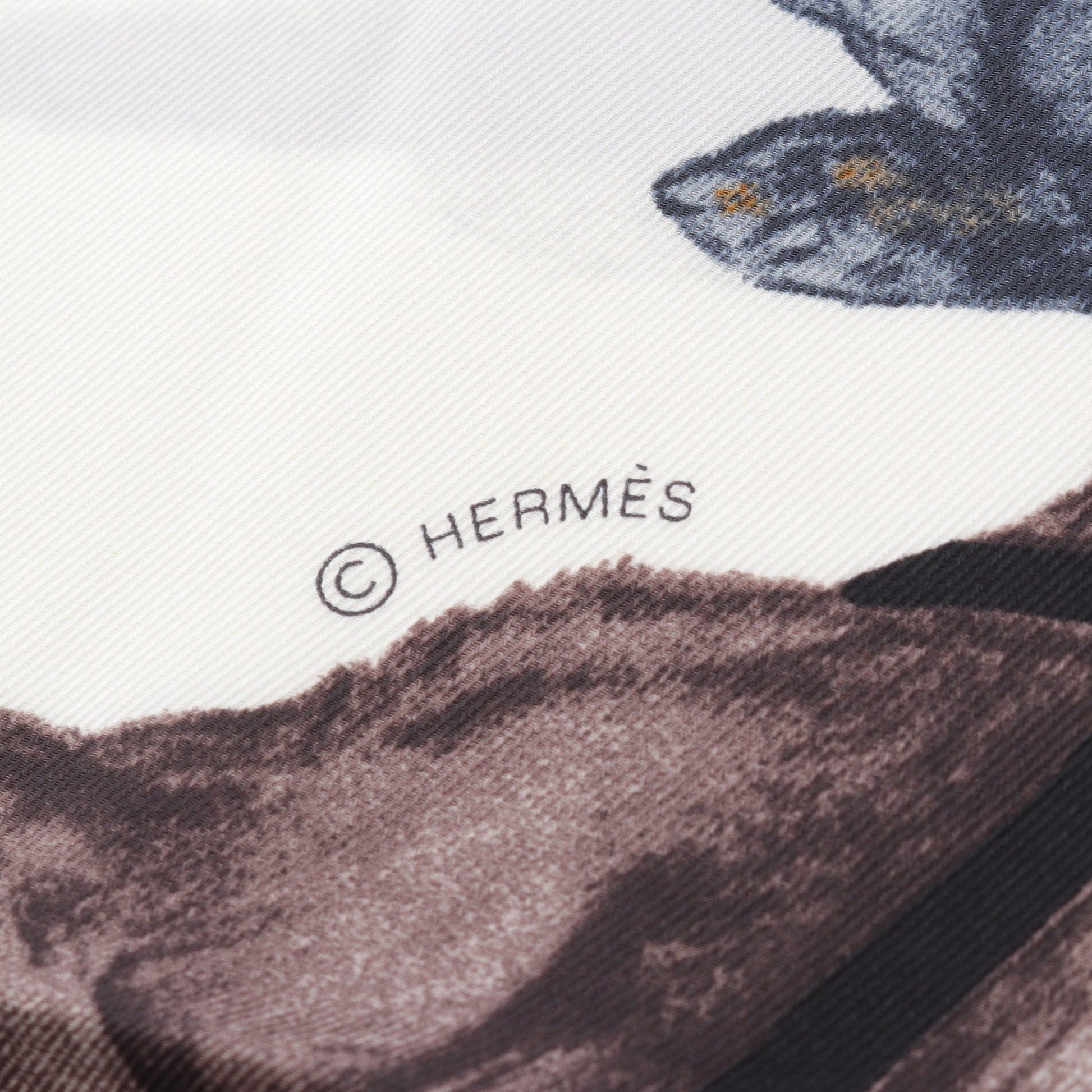 カレ70 LES BASSETS スカーフ シルク ホワイト マルチカラー エルメス 財布・小物 HERMES
