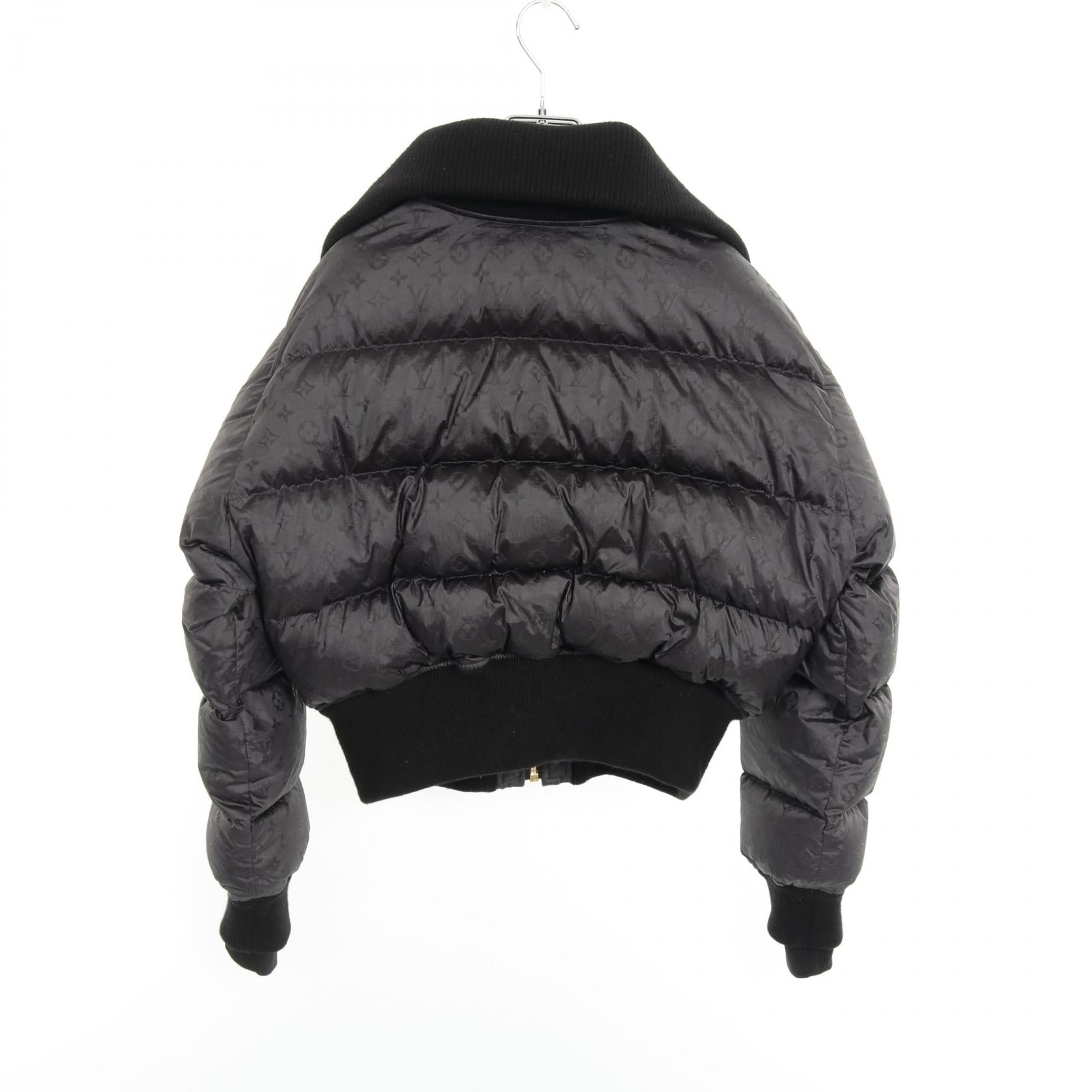 【美品】ルイヴィトン XL相当 ナイロンジャケット ブラック×ゴールド 美品】ルイヴィトン XL相当 ナイロンジャケット ブラック