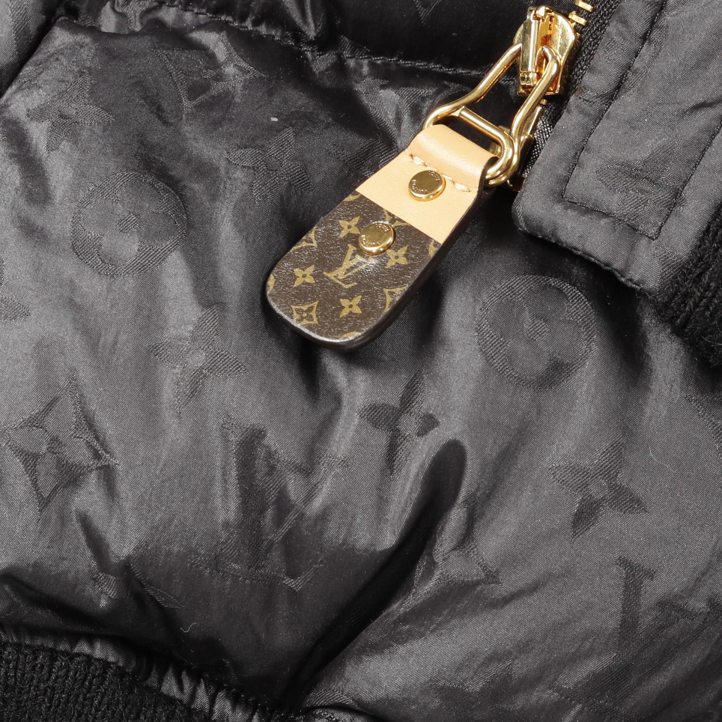 クロップド モノグラム パファジャケット ジャケット ナイロン ブラック 中綿 ルイヴィトン アウター LOUIS VUITTON