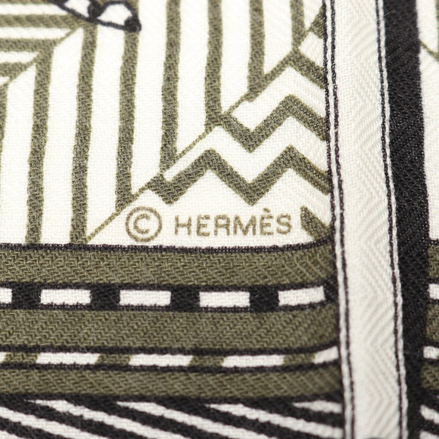 カレ65 Couvertures et tenues de Jour スカーフ カシミヤ シルク ダークグリーン ブラック ホワイト エルメス 財布・小物 HERMES