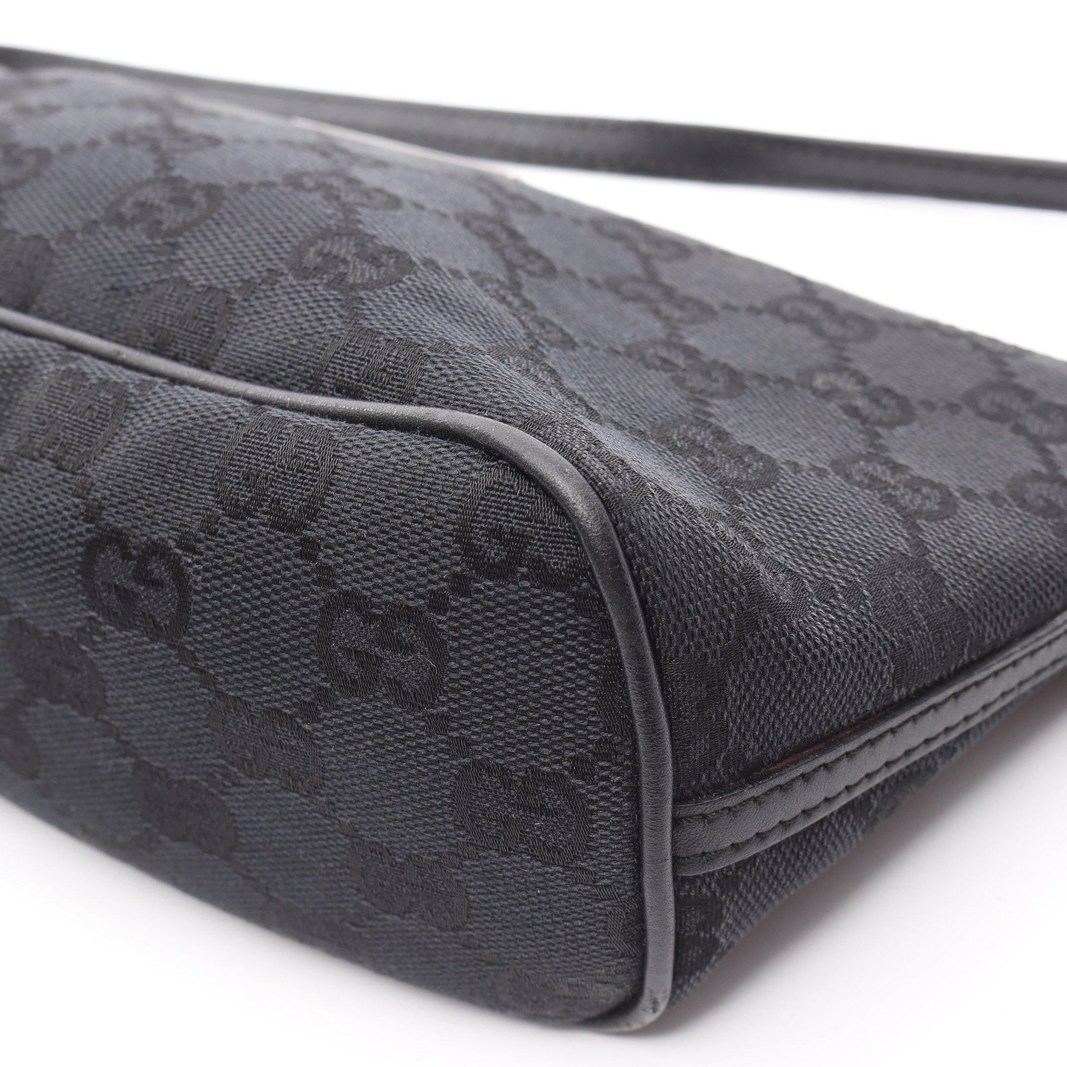 GUCCI グッチ アクセサリーポーチ GGキャンバス レザー ブラック