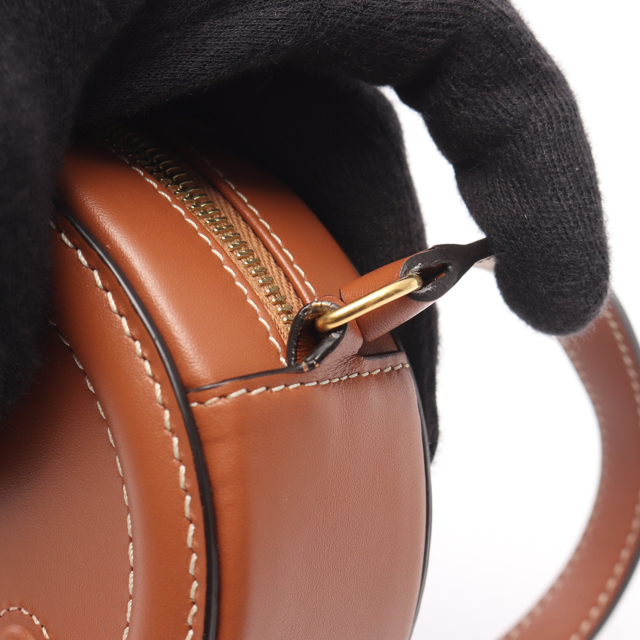 オーバルパース キュイル トリオンフ ショルダーバッグ レザー