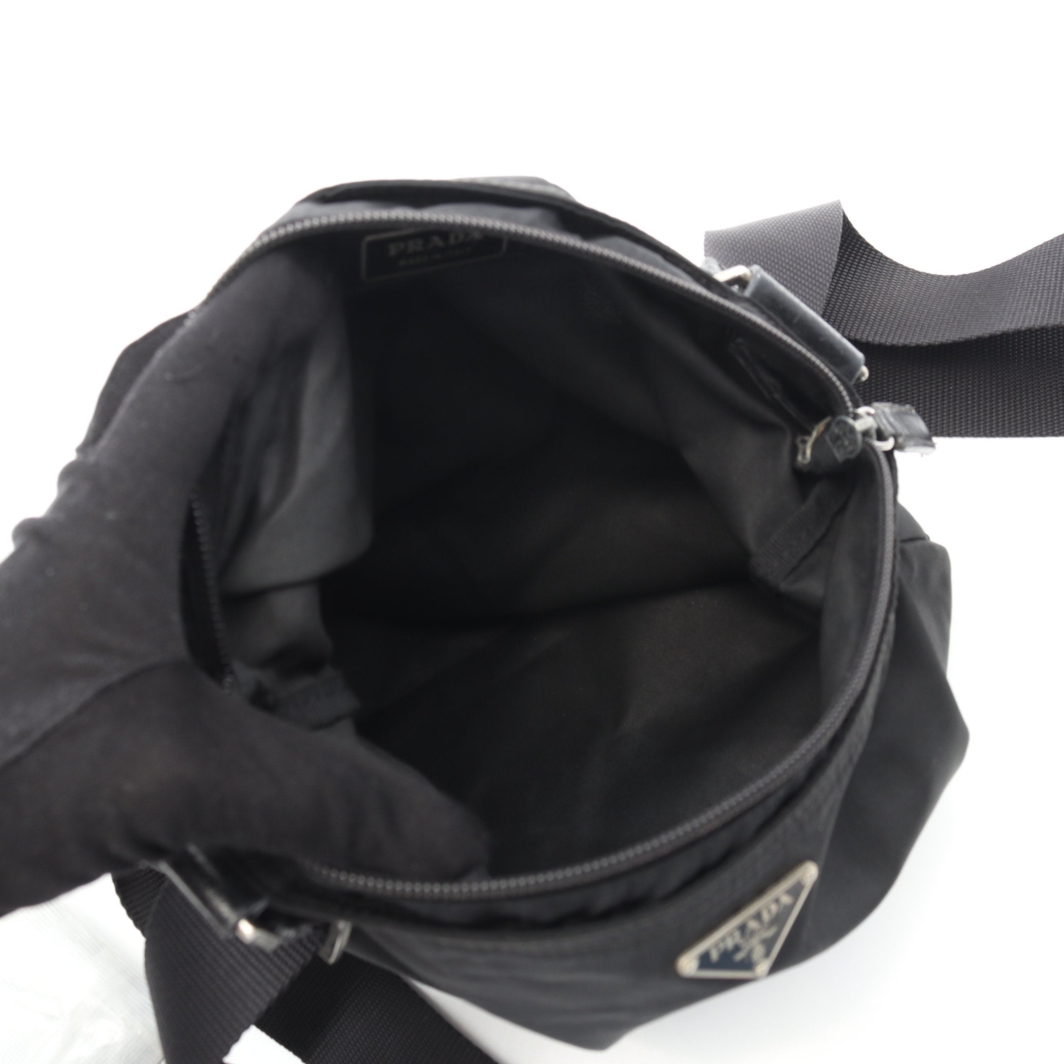 PRADA Re-Nylon ショルダーバッグ　三角プレート Re-Nylon ショルダーバッグ ナイロン レザー ブラック 三角プレート