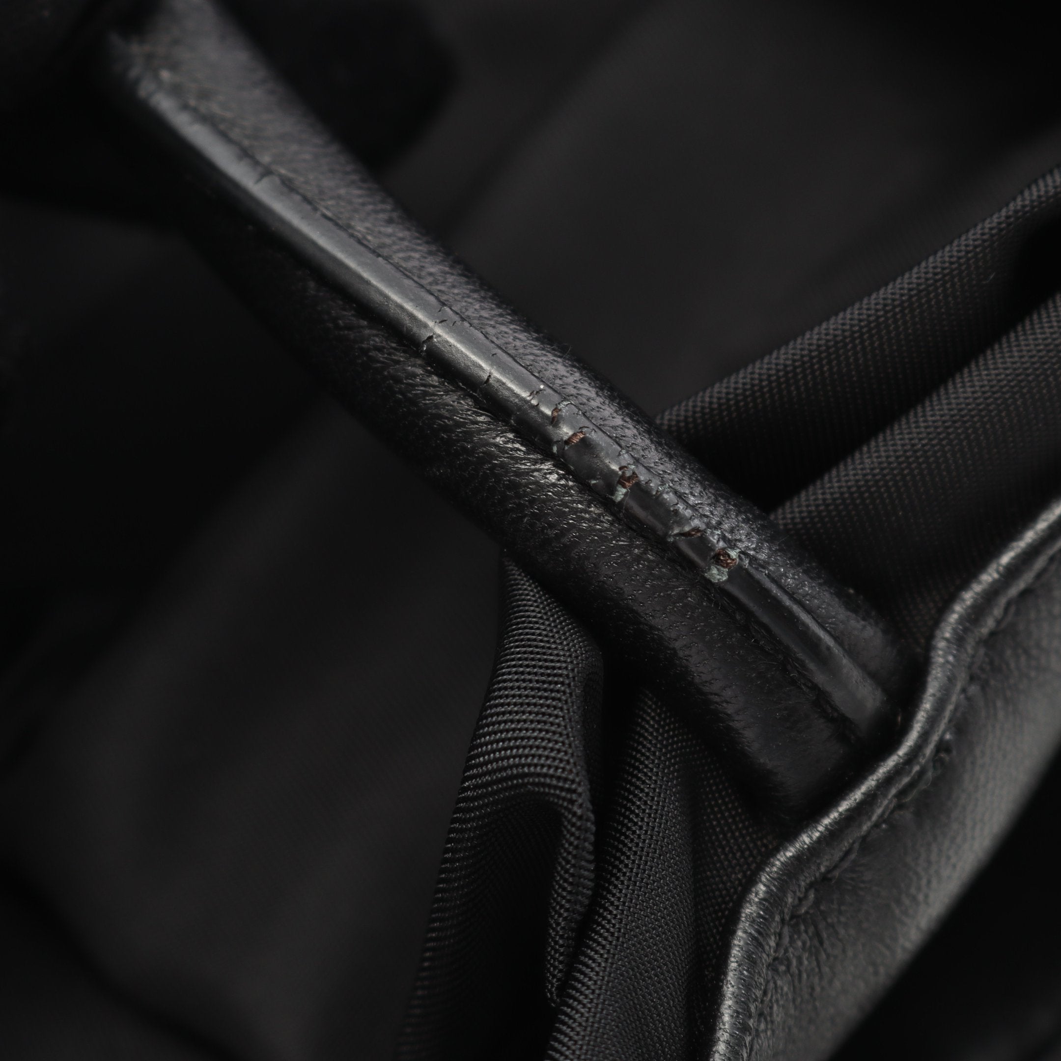 【美品】PRADA プラダ リボン 2way ハンドバッグ ナイロン×レザー 黒 ハンドバッグ ナイロン レザー ブラック リボン 2WAY プラダ – RECLO