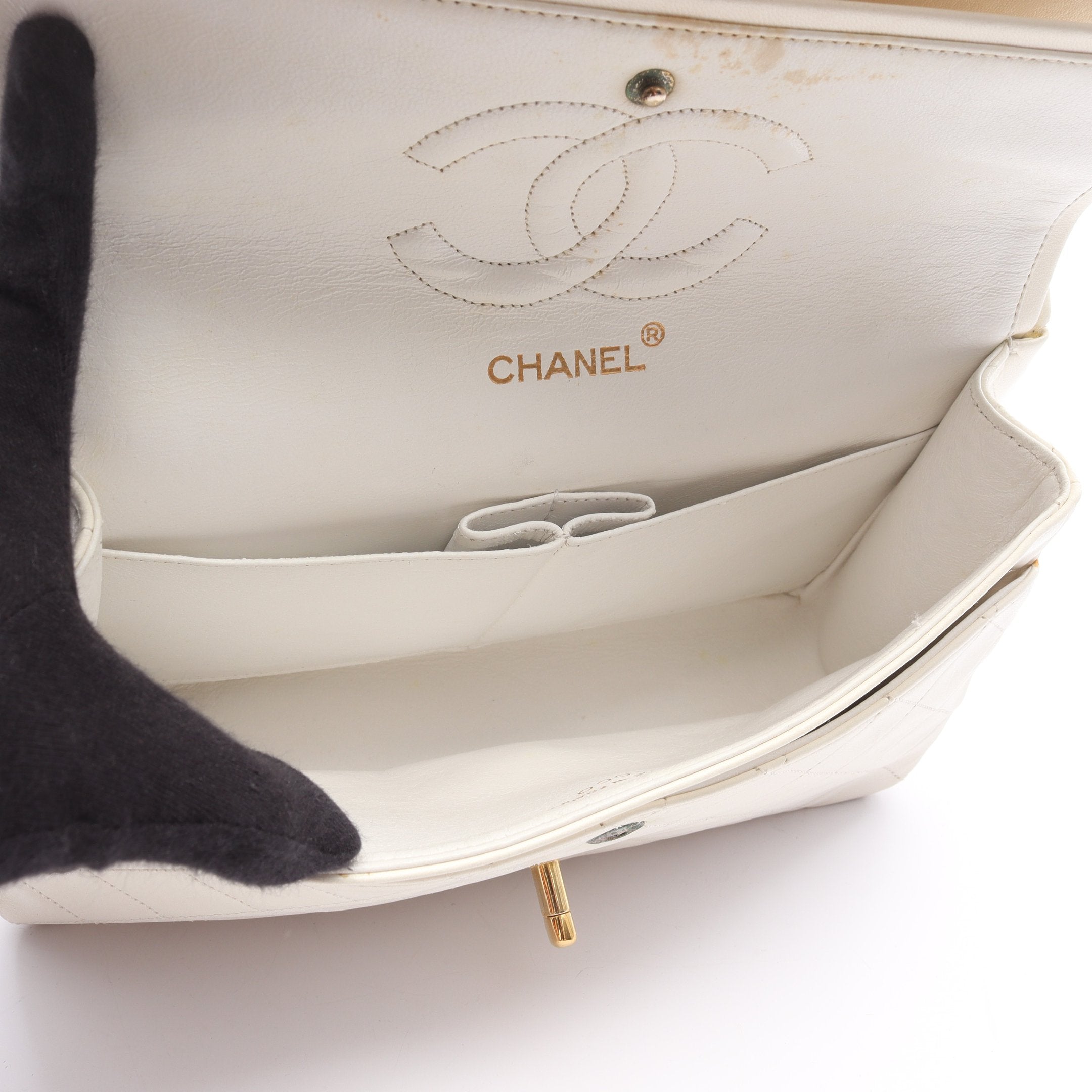 マトラッセ Wフラップ Wチェーンショルダーバッグ ラムスキン ホワイト