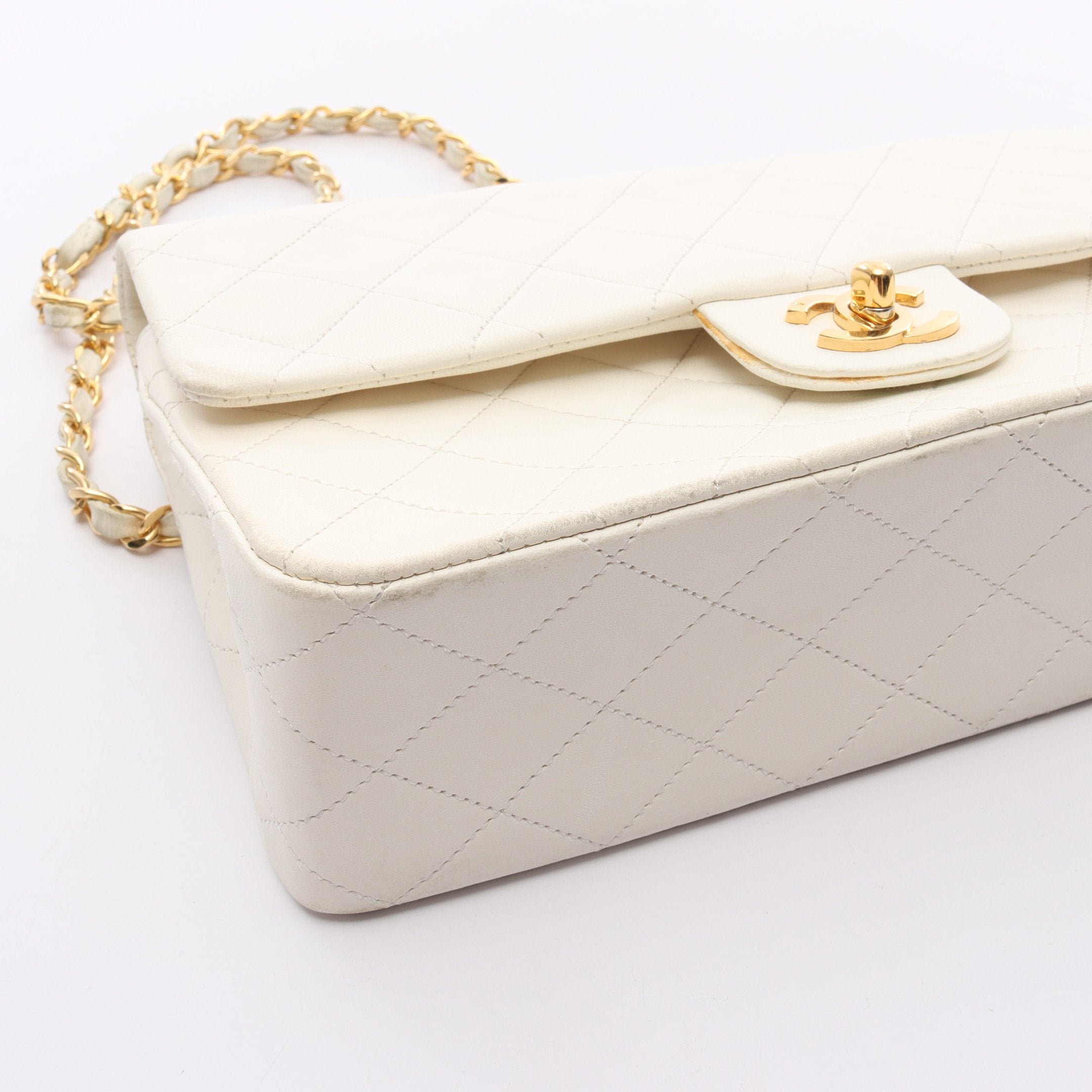 シャネル　マトラッセ　ラムスキン　Wフラップ　Wチェーンショルダーバッグ　白　Ａ マトラッセ Wフラップ Wチェーンショルダーバッグ ラムスキン ホワイト