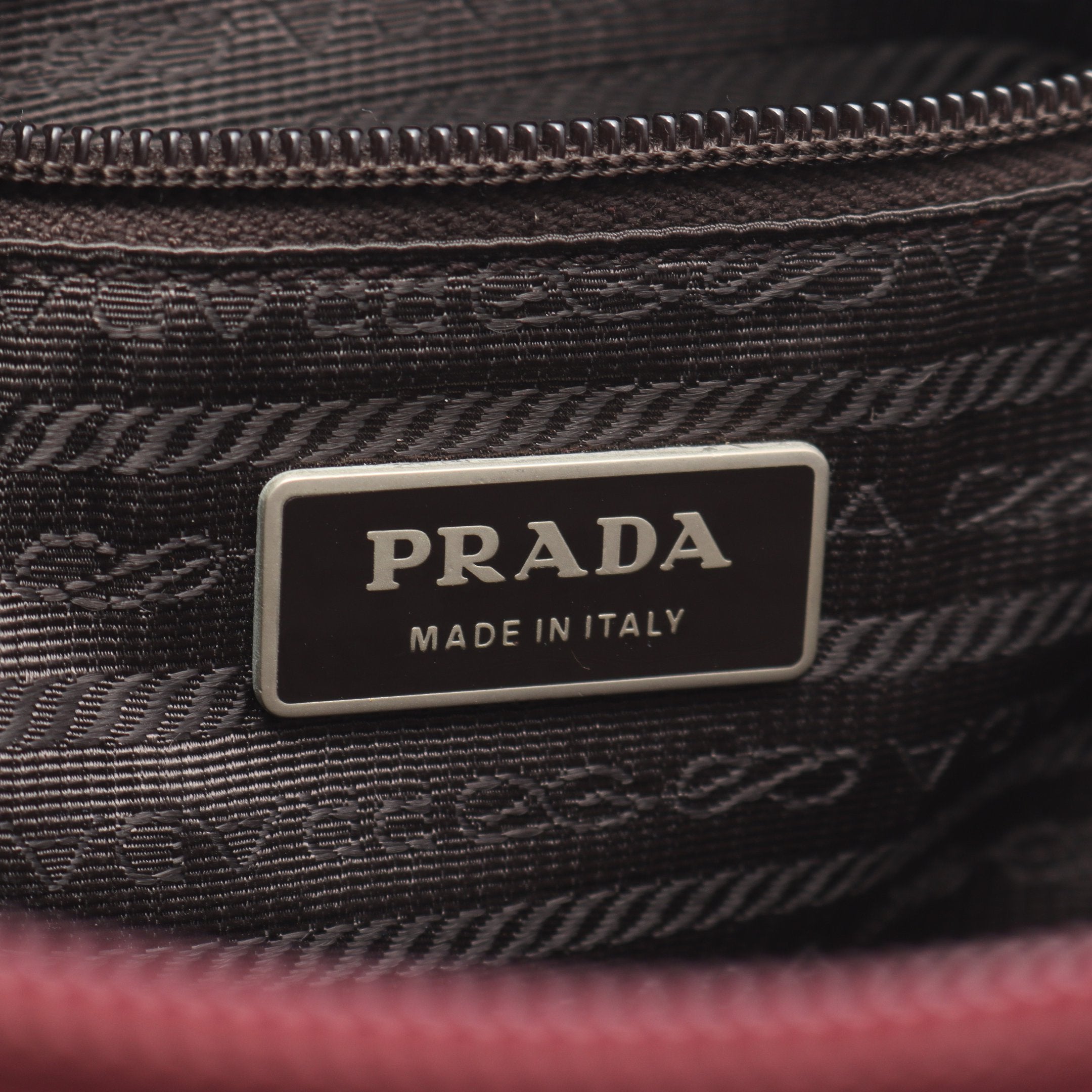 ショルダーバッグ ナイロン レザー ボルドー 三角プレート プラダ – RECLO