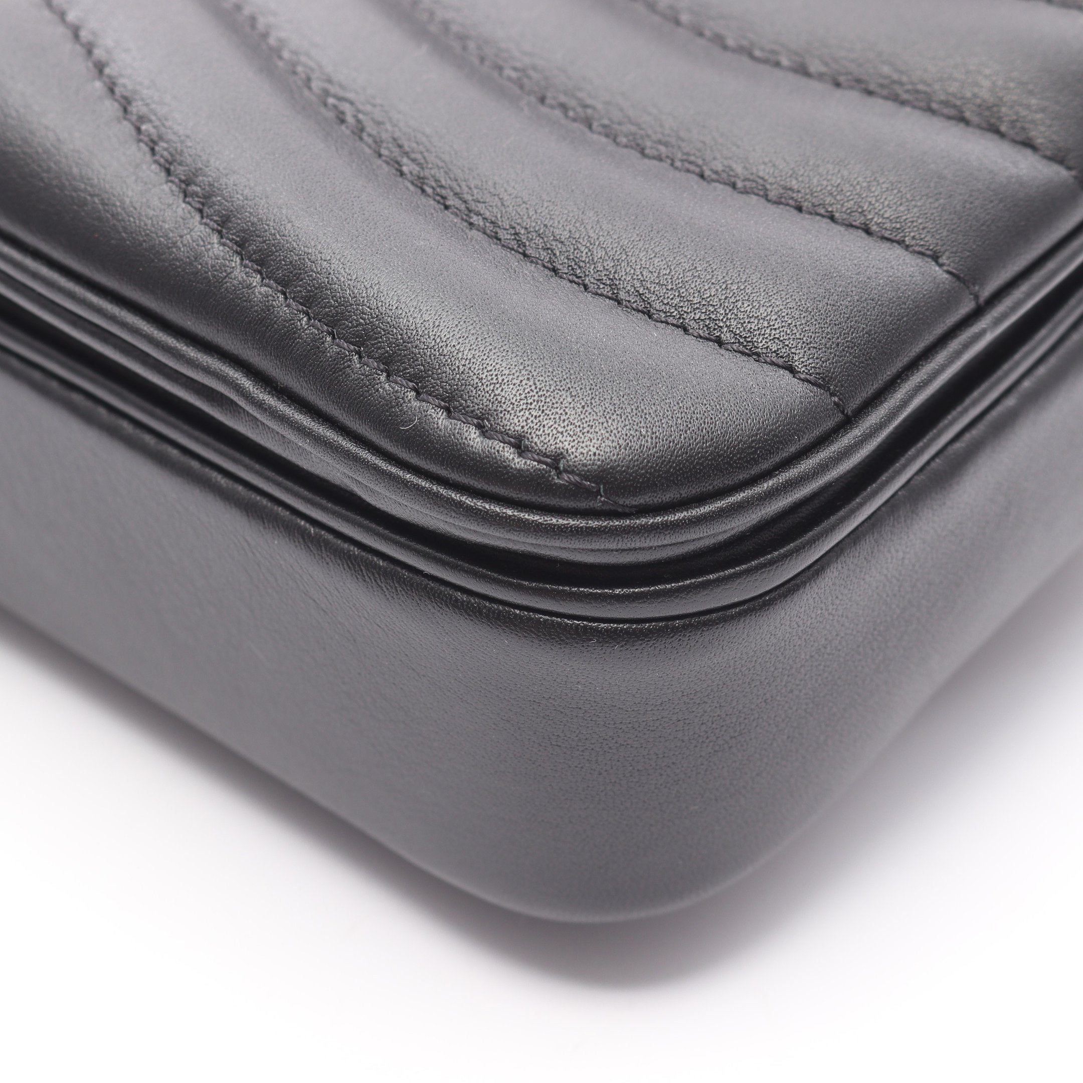 ニューウェーブ チェーンバッグPM チェーンショルダーバッグ レザー