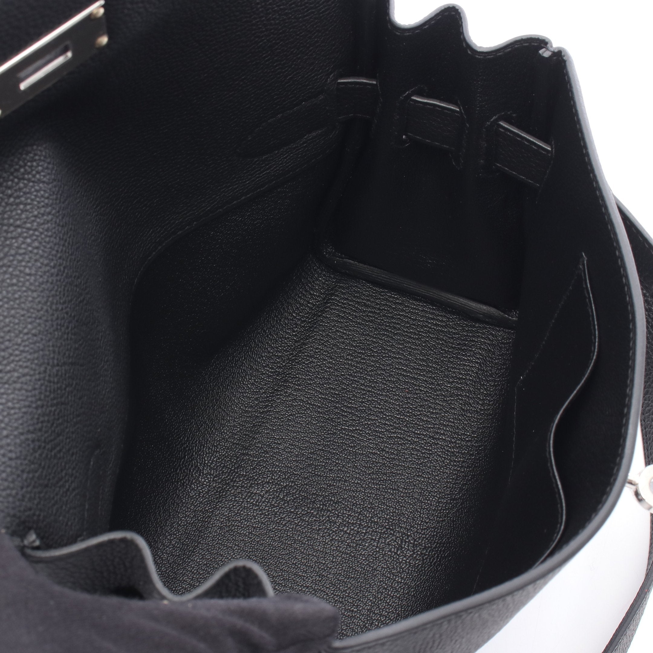 ケリーメッセンジャーPM ショルダーバッグ トゴ ブラック シルバー金具