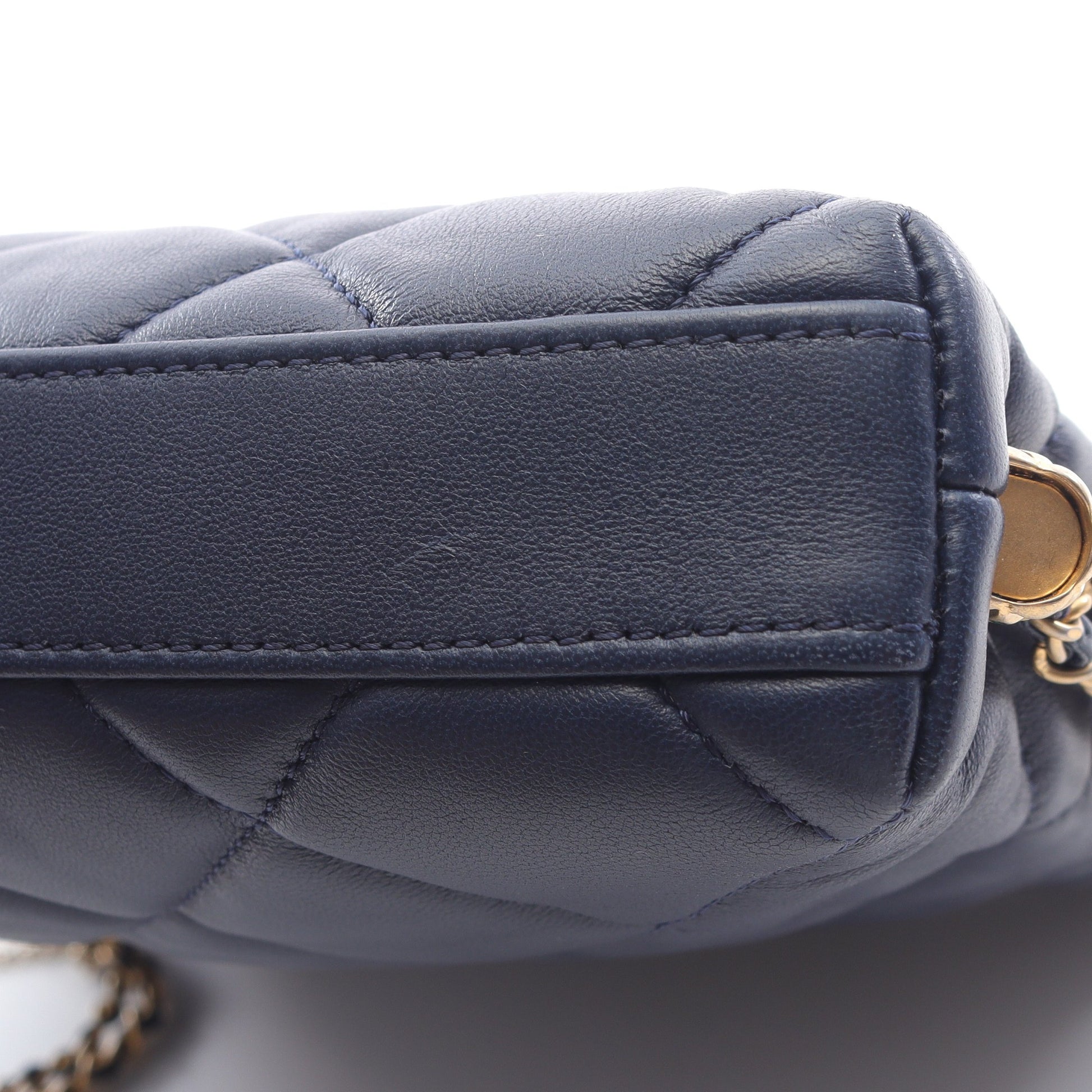 マトラッセ チェーンショルダーバッグ ラムスキン ネイビー ゴールド金具 シャネル バッグ CHANEL