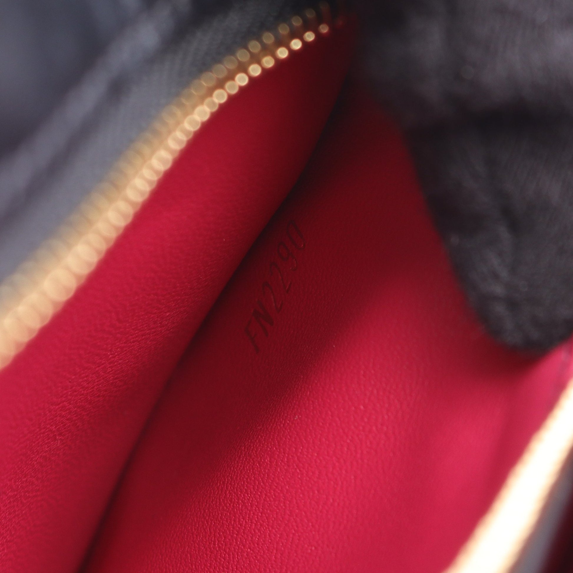 LV PONT9 LVポンヌフ ノワール ショルダーバッグ レザー ブラック ルイヴィトン バッグ LOUIS VUITTON