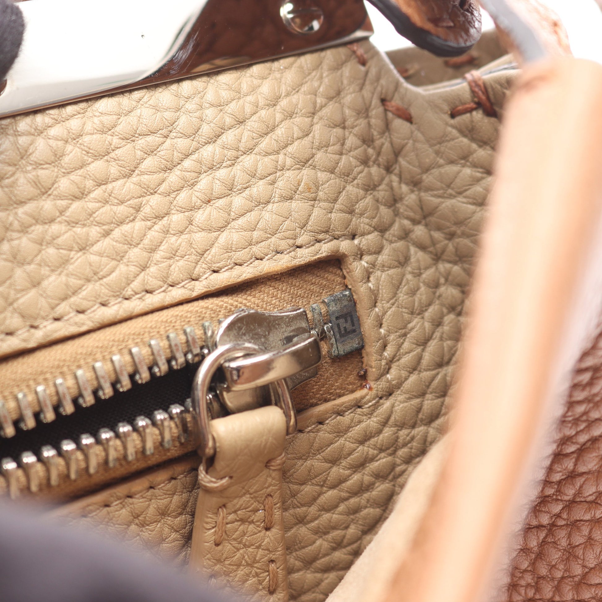 ピーカブー レギュラー セレリア ハンドバッグ レザー ブラウン 2WAY フェンディ バッグ FENDI