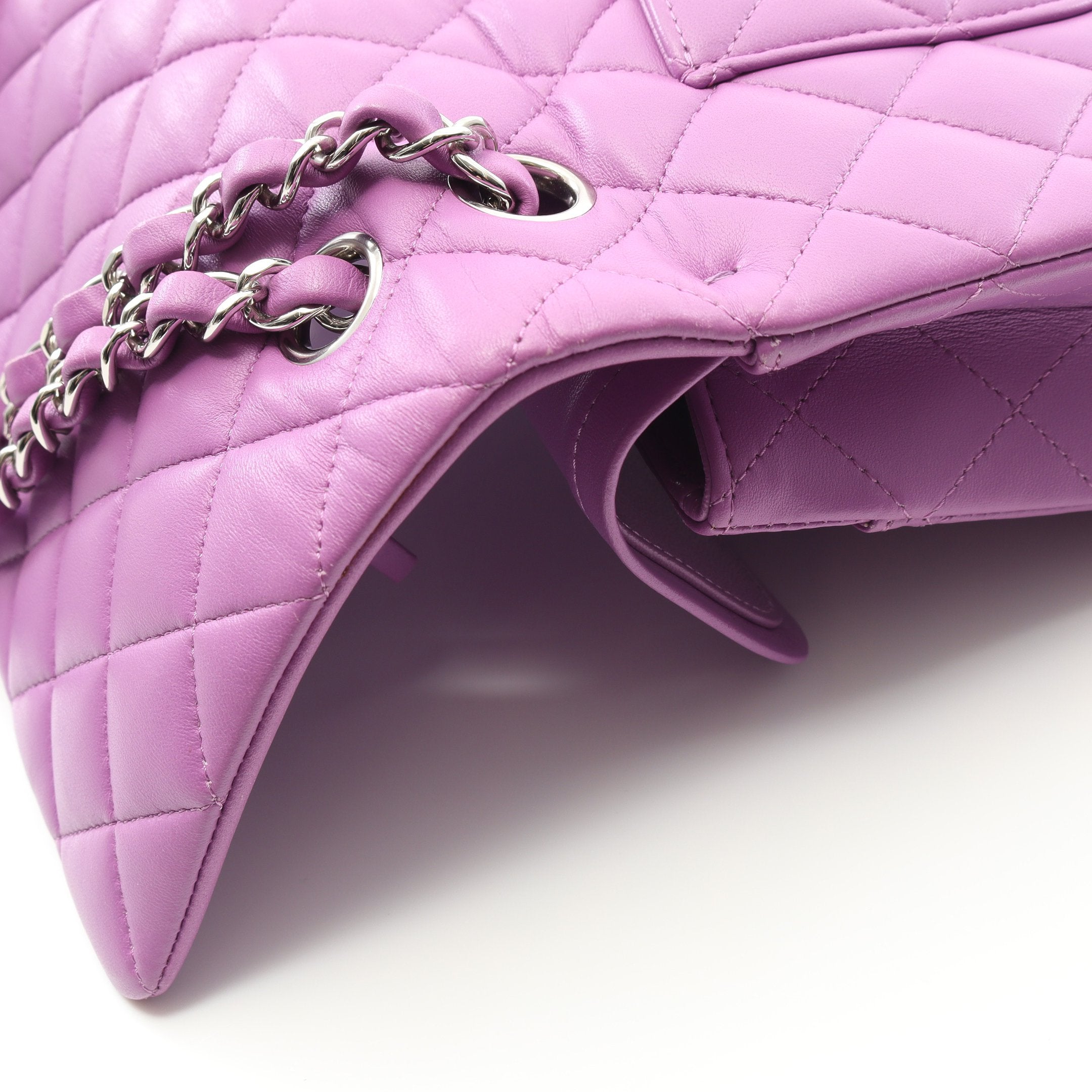 CHANEL(シャネル) ショルダーバッグ ダブルフラップマトラッセ A01112 パープル チェーンショルダー/ヴィンテージシルバー金具 ラムスキン シャネル マトラッセ Wフラップ チェーンショルダー 25 パープル