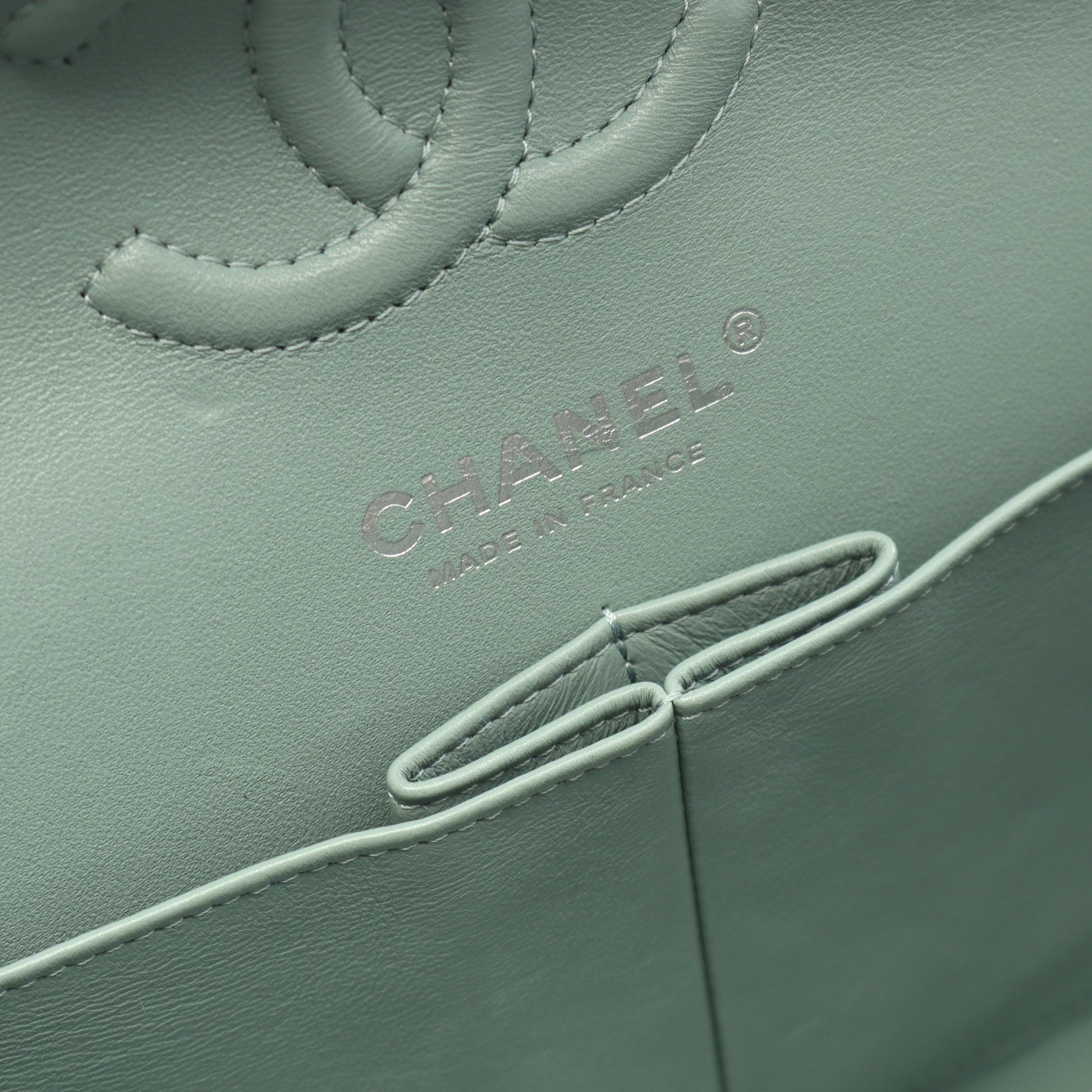 シェブロン Vステッチ Wフラップ Wチェーンショルダーバッグ ラムスキン グレーグリーン シルバー金具 シャネル バッグ CHANEL