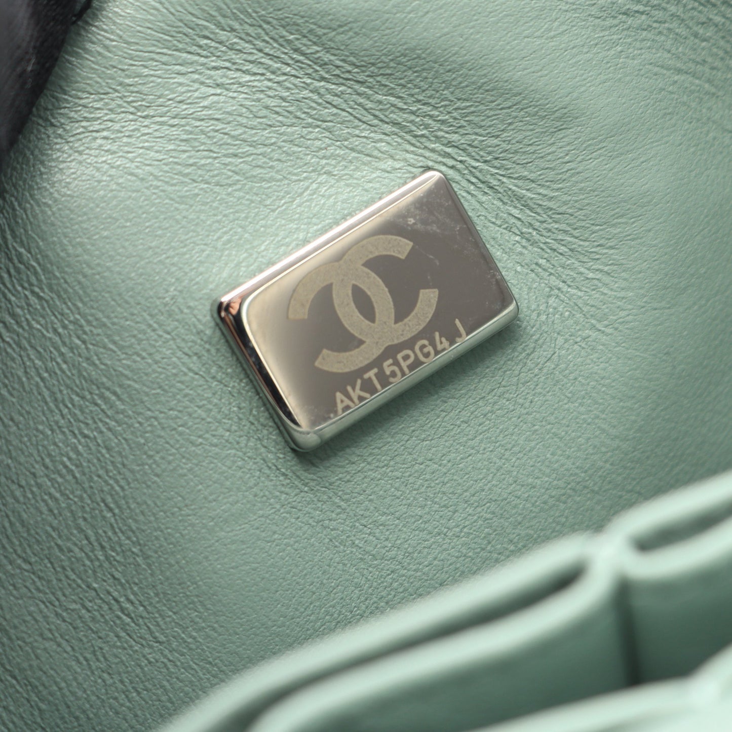 シェブロン Vステッチ Wフラップ Wチェーンショルダーバッグ ラムスキン グレーグリーン シルバー金具 シャネル バッグ CHANEL