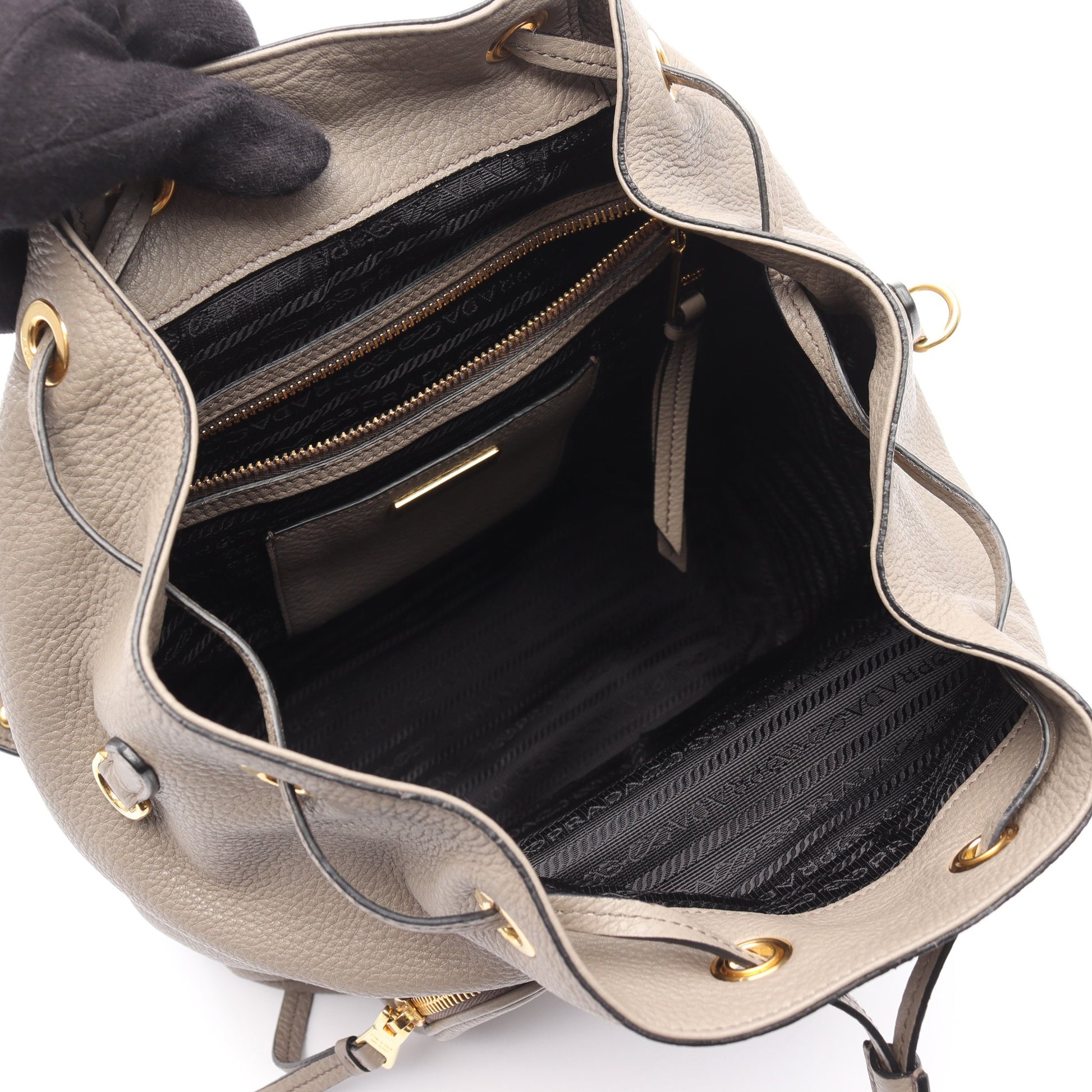 VIT DAINO バックパック リュックサック レザー グレーベージュ プラダ バッグ PRADA