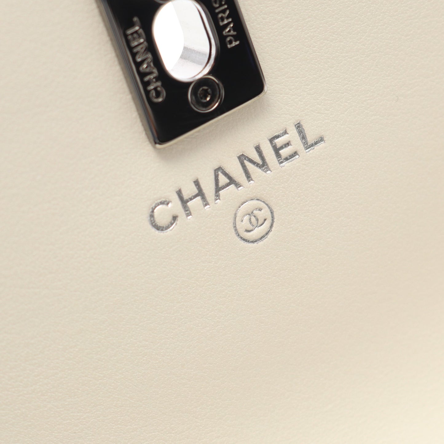 マトラッセ トップハンドル チェーンウォレット ラムスキン ホワイト シルバー金具 2WAY シャネル バッグ CHANEL