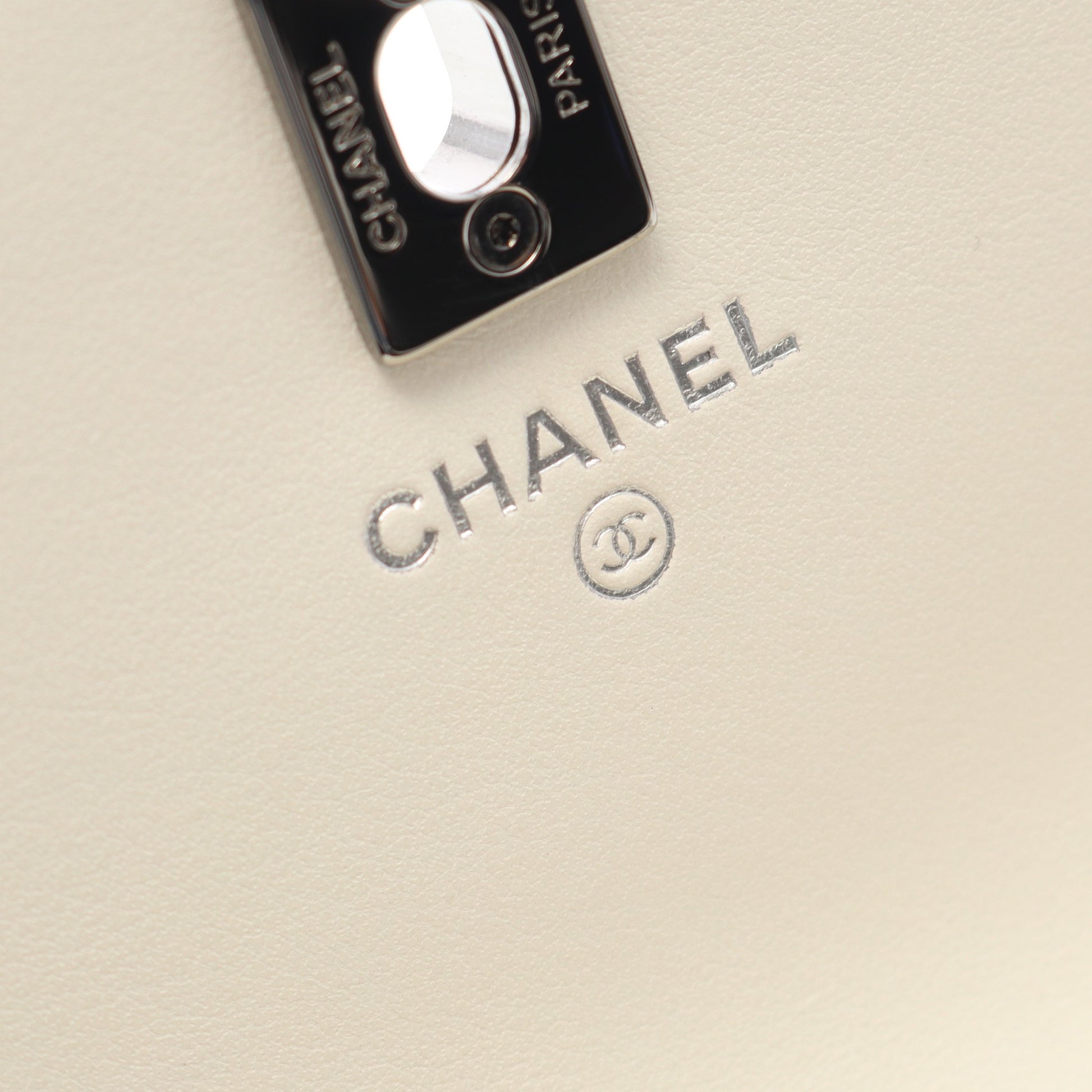 マトラッセ トップハンドル チェーンウォレット ラムスキン ホワイト シルバー金具 2WAY シャネル バッグ CHANEL