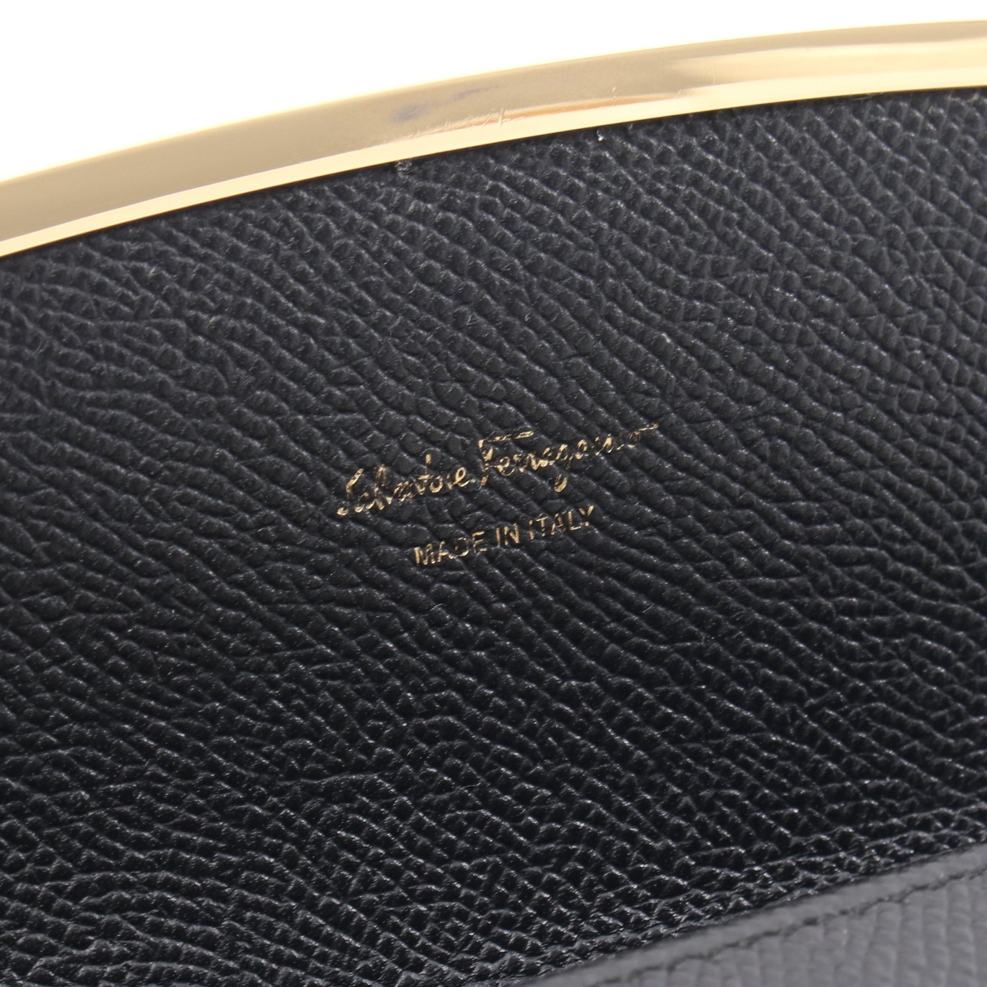 ガンチーニ 二つ折り長財布 レザー ブラック サルヴァトーレフェラガモ 財布・小物 Salvatore Ferragamo